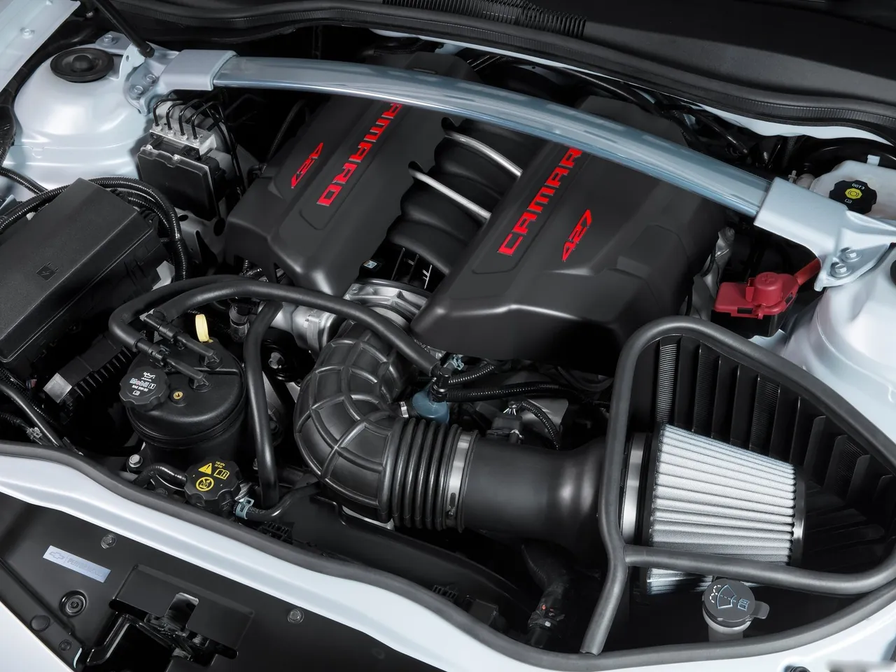 Chevrolet Camaro Z28 (2014) – motorový prostor