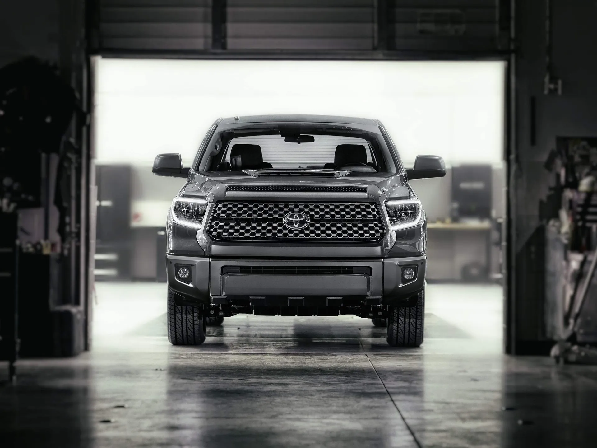 Toyota Tundra TRD Sport (2018) - Front