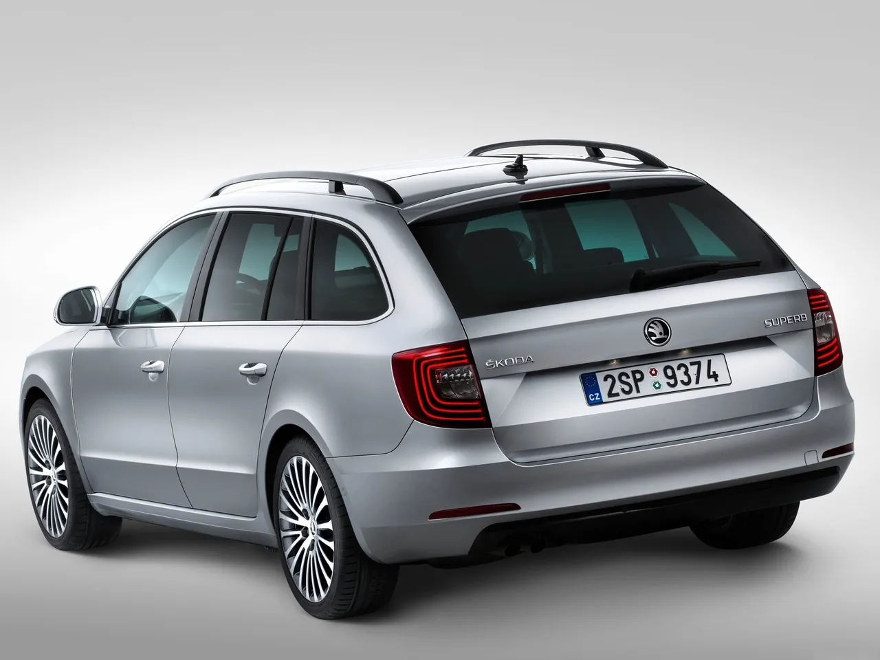 Skoda Superb Combi (2014) – zadní tříčtvrteční pohled