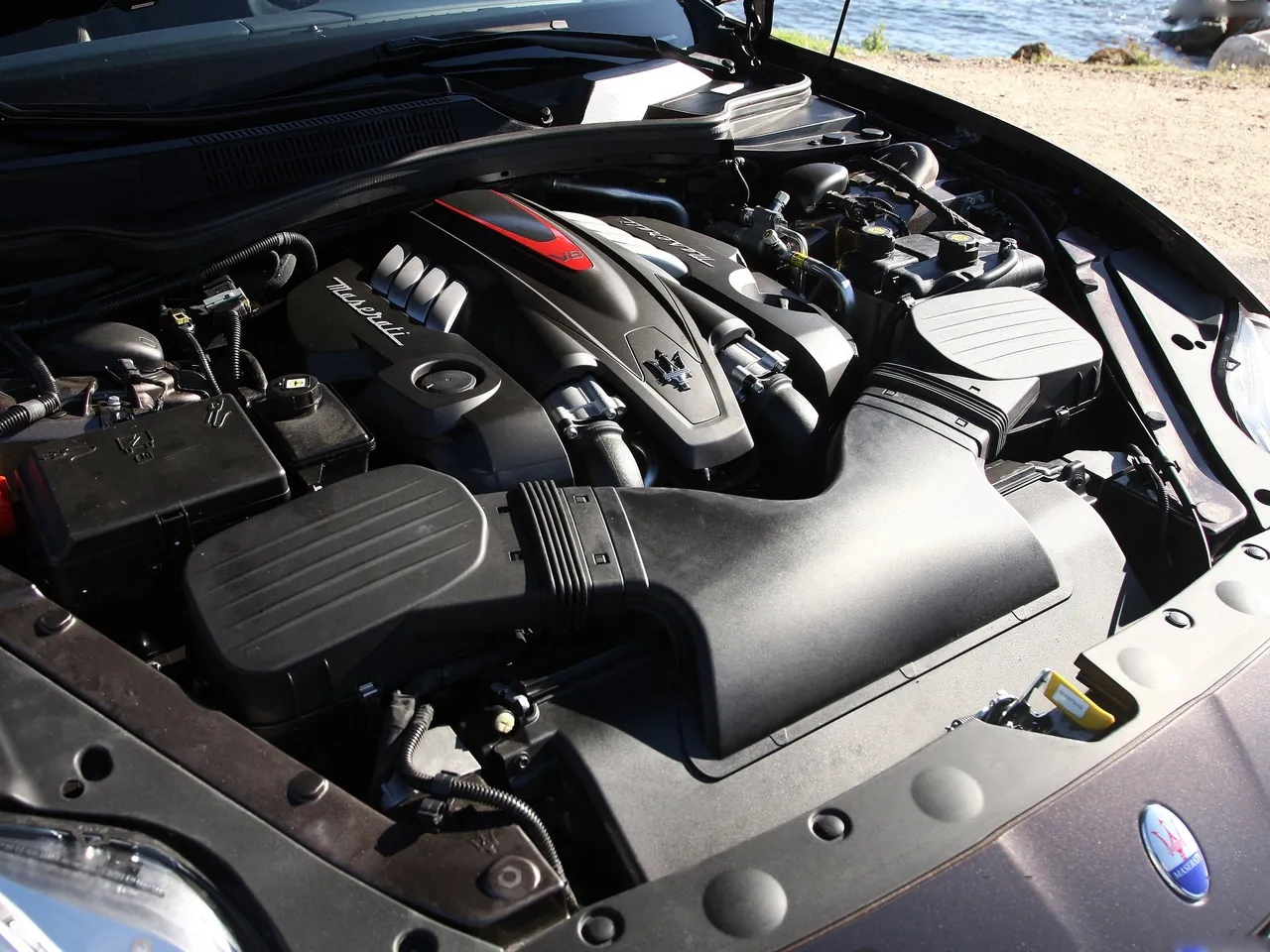 Maserati Quattroporte (2013) – motorový prostor