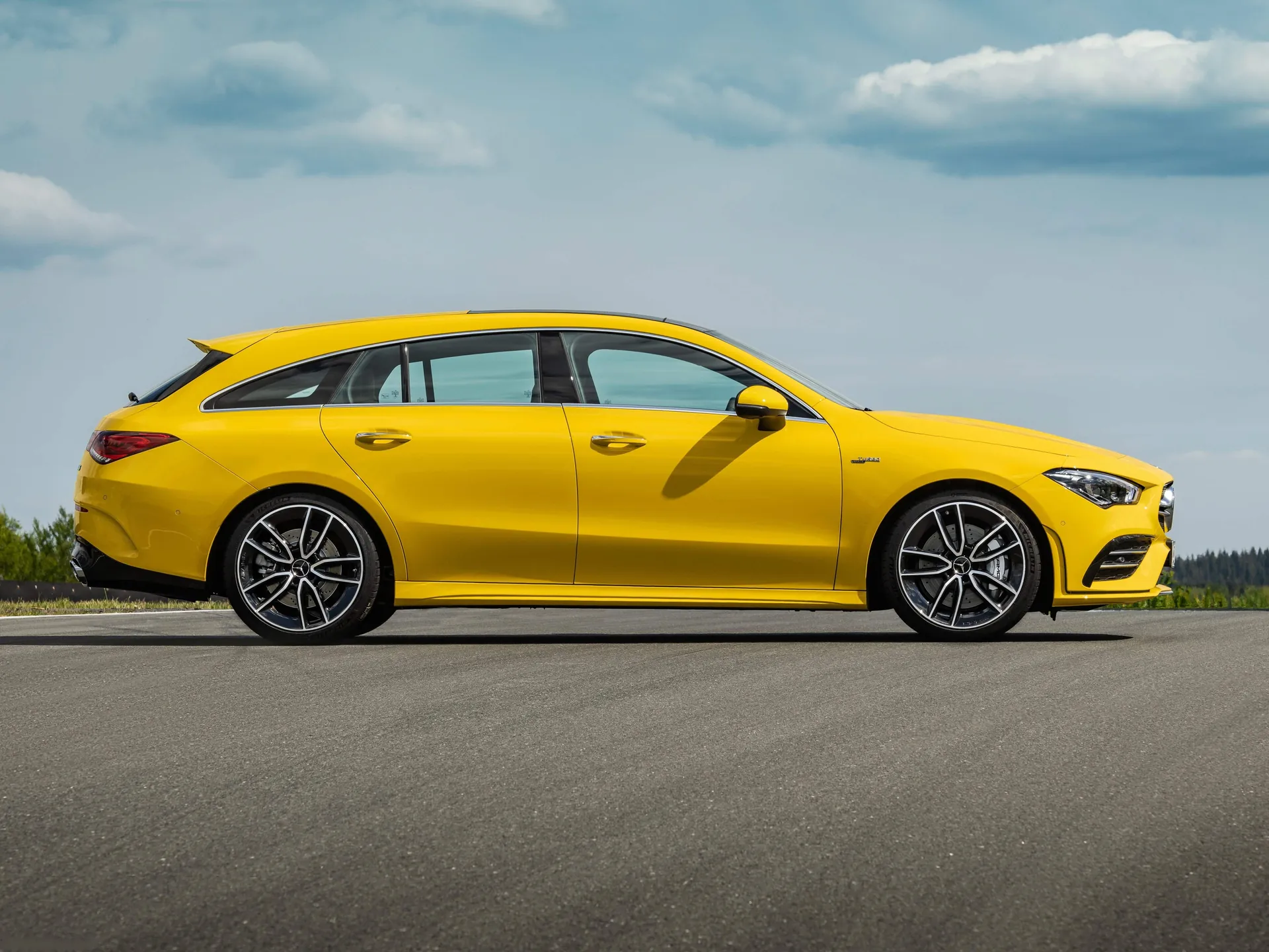 Mercedes-Benz CLA35 AMG 4Matic Shooting Brake (2020) – boční profil