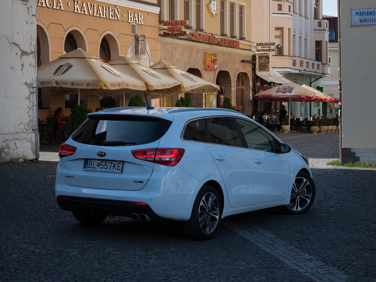Kia Ceed SW GT-Line (2016) – zadní tříčtvrteční pohled
