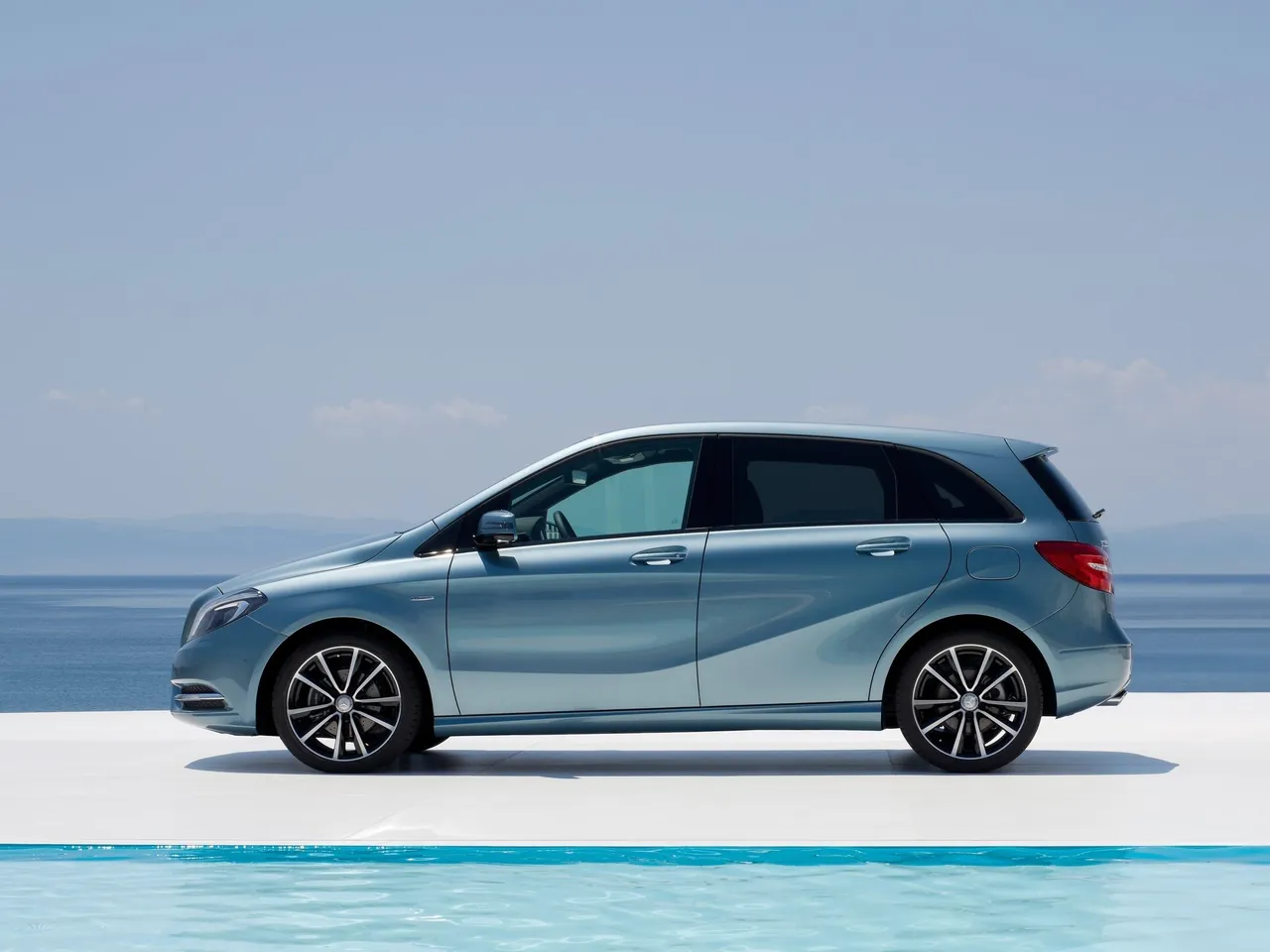 Mercedes-Benz B-Class (2012) - Side Profile