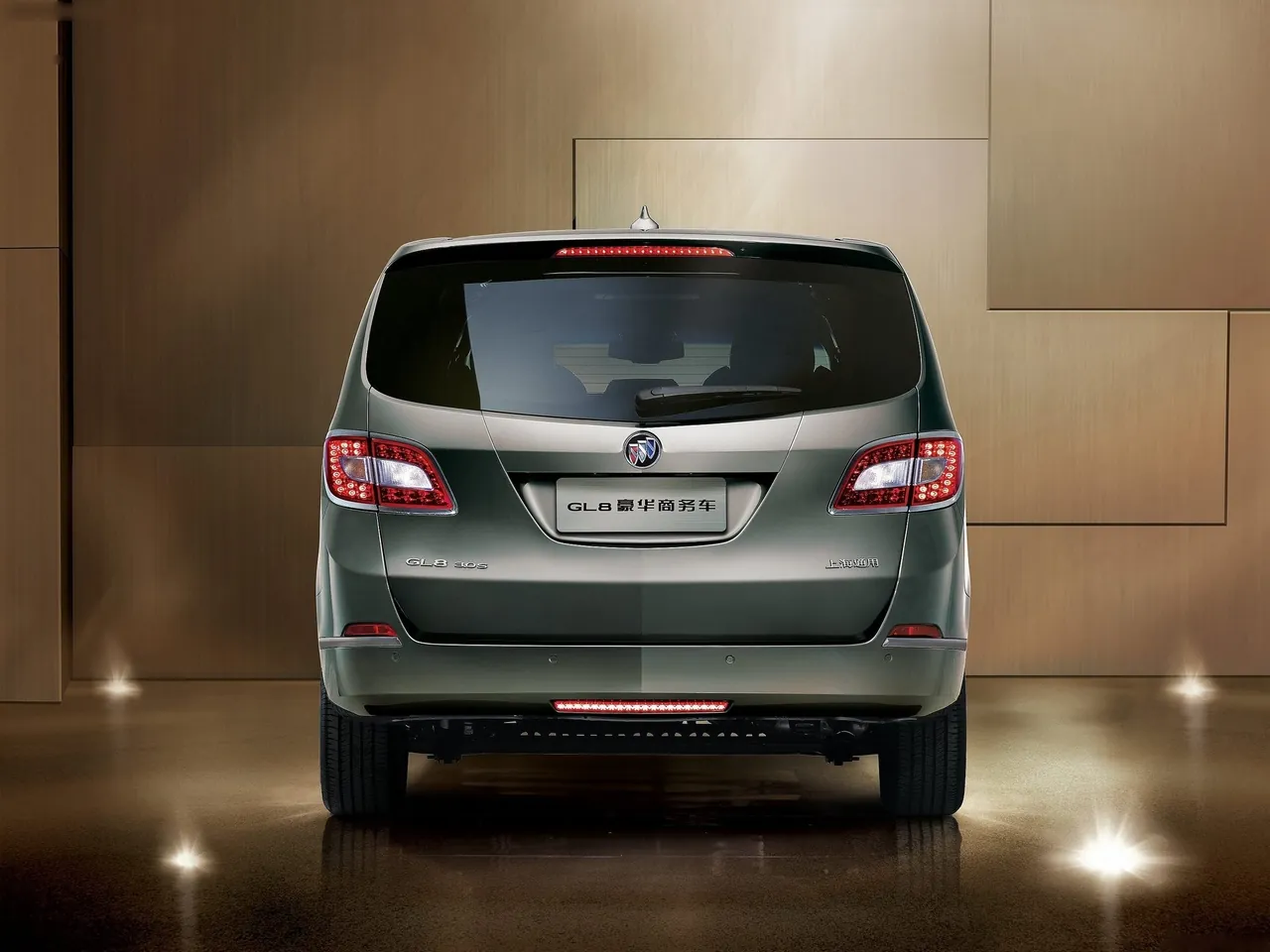 Buick GL8 (2011) – zezadu