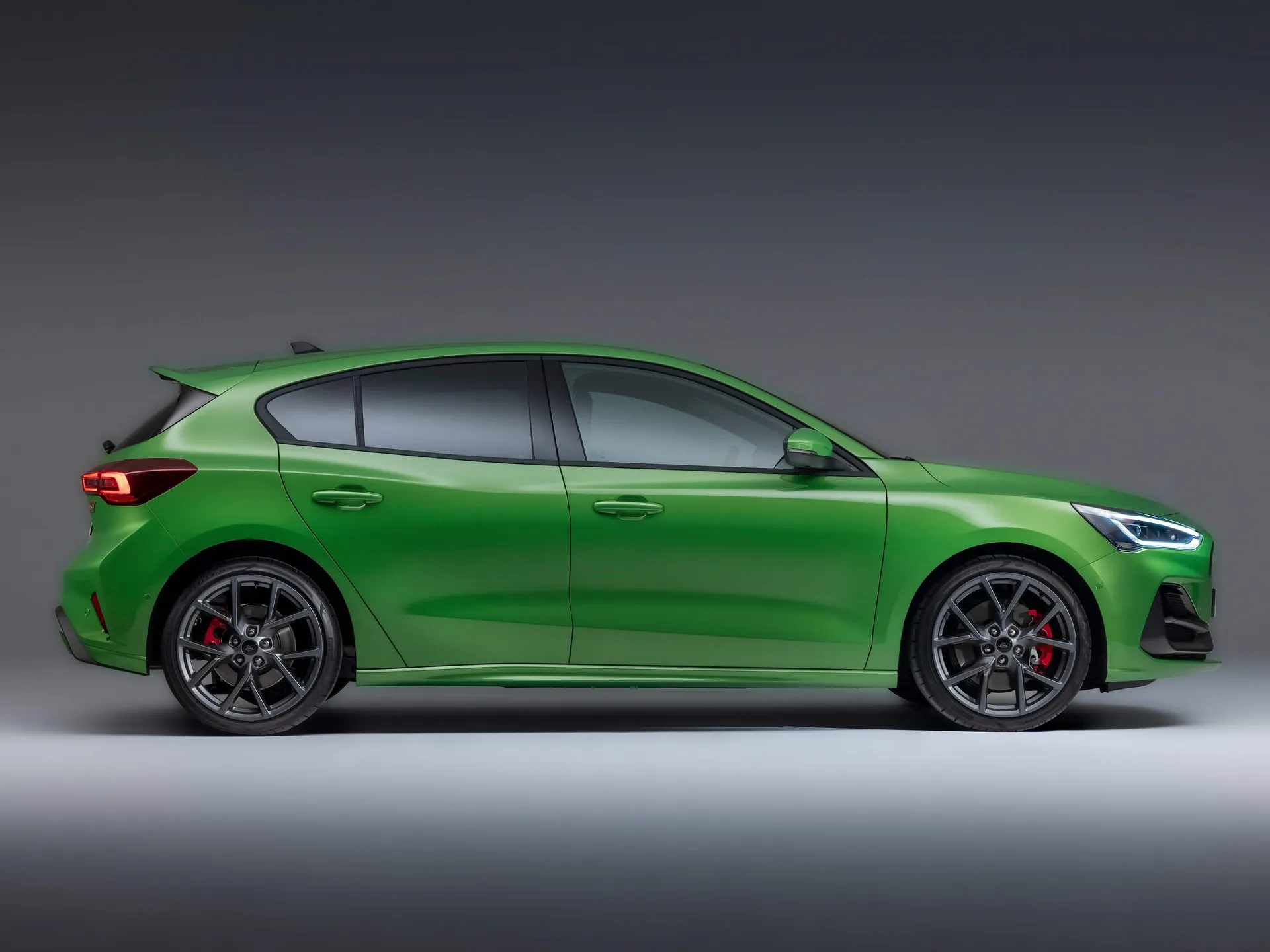 Ford Focus ST (2022) – boční profil