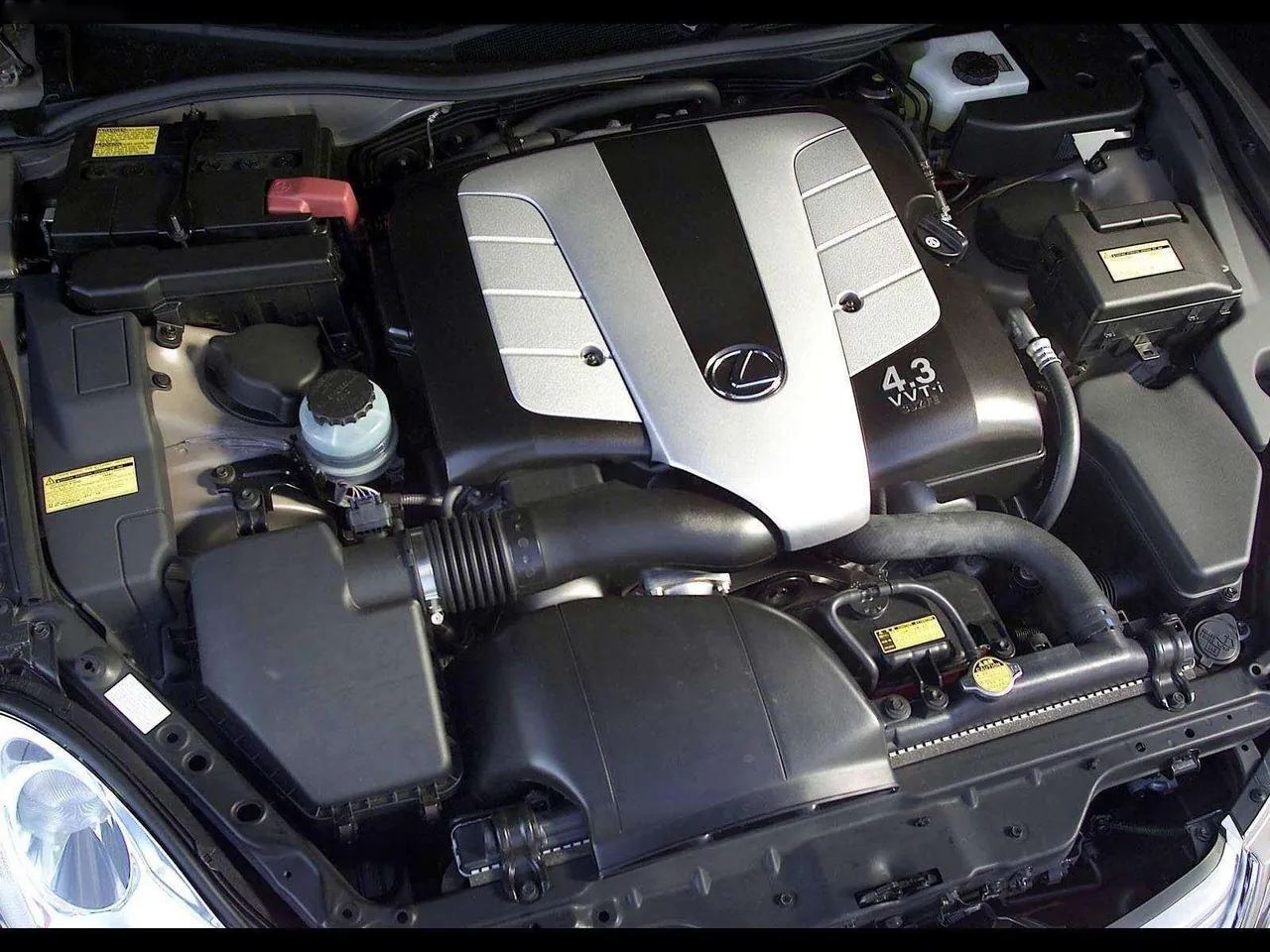 Lexus SC430 (2002) – motorový prostor