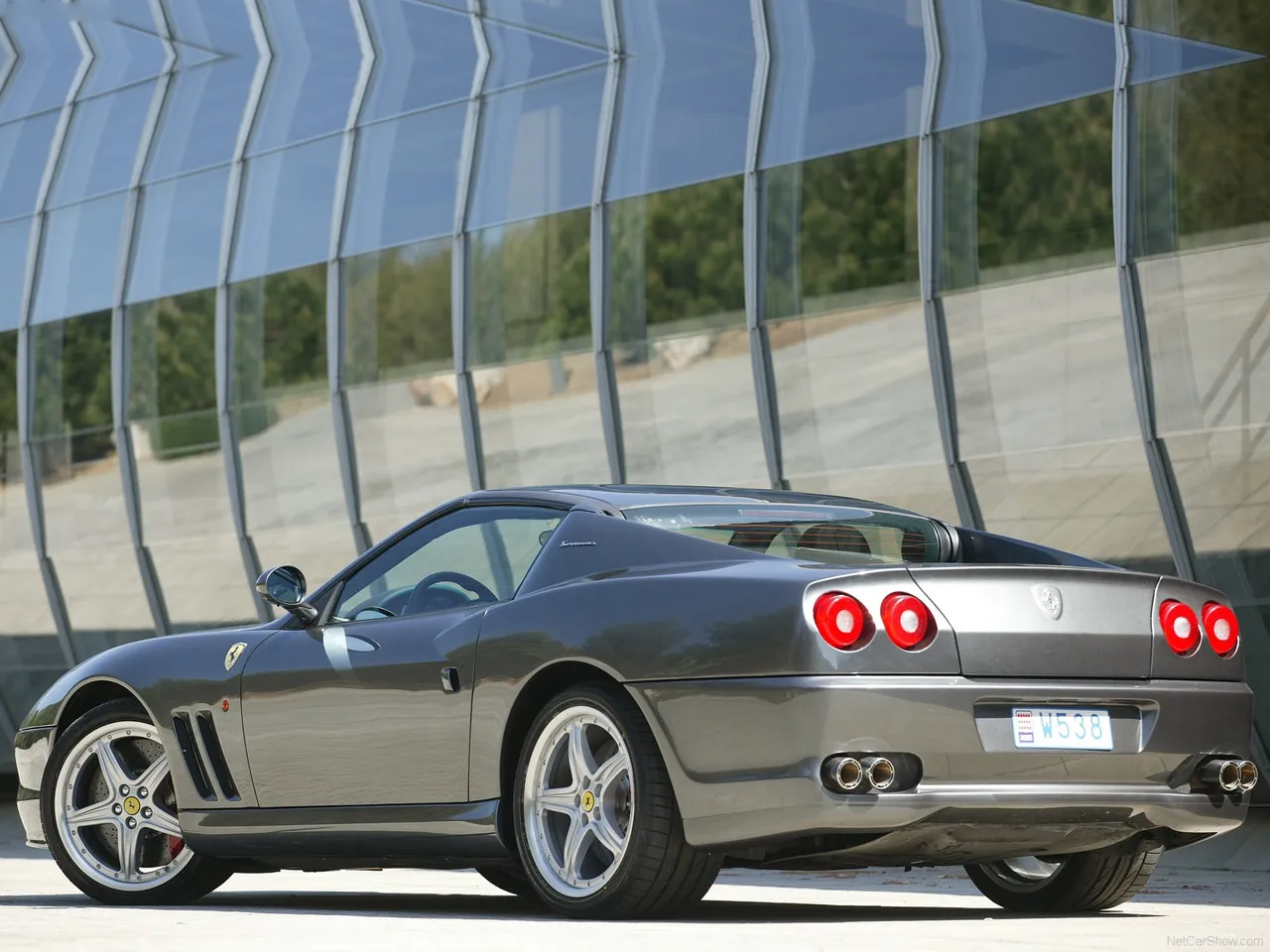 Ferrari 575M Superamerica (2005) – zadní tříčtvrteční pohled
