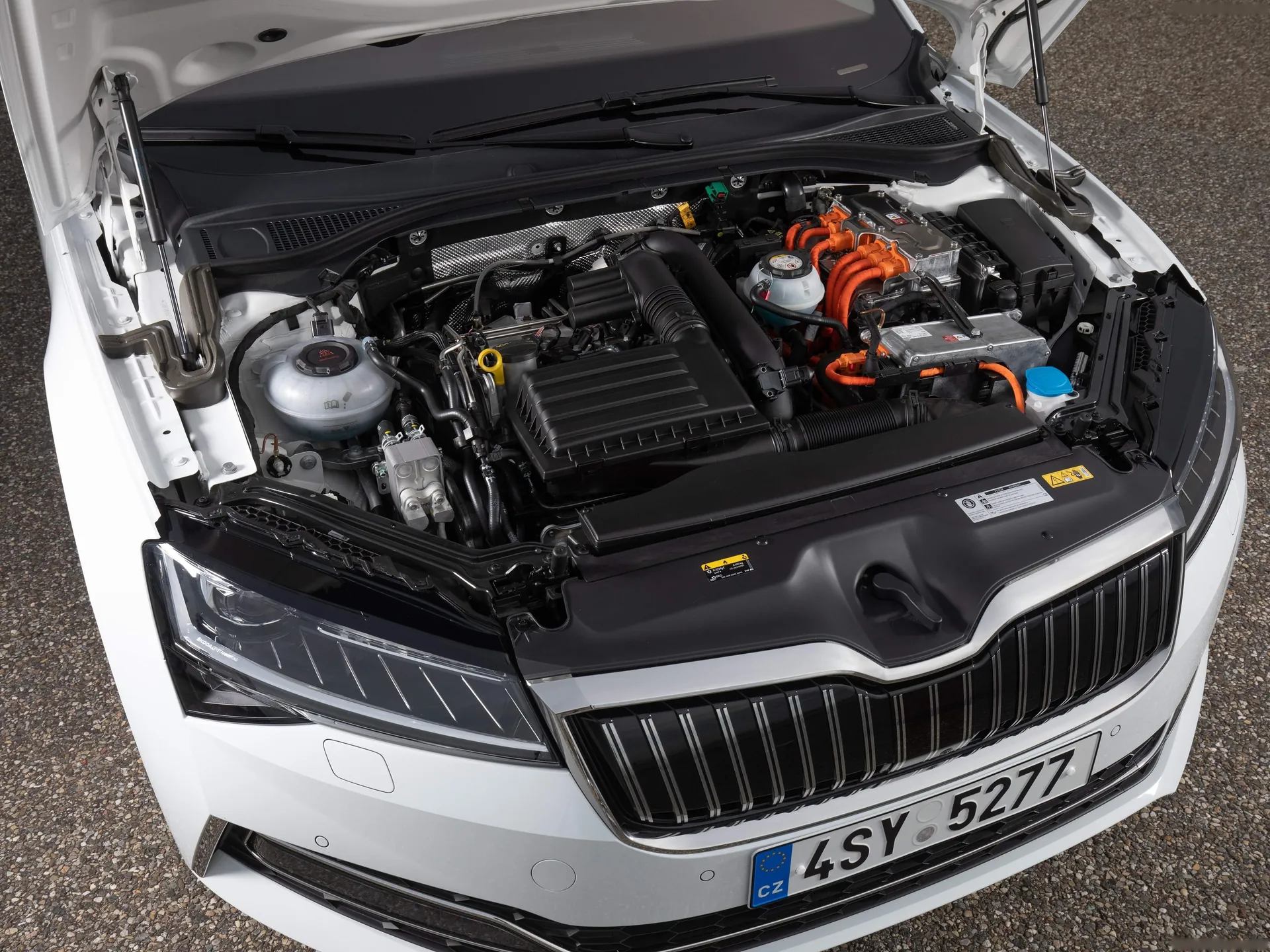 Skoda Superb iV (2020) – motorový prostor