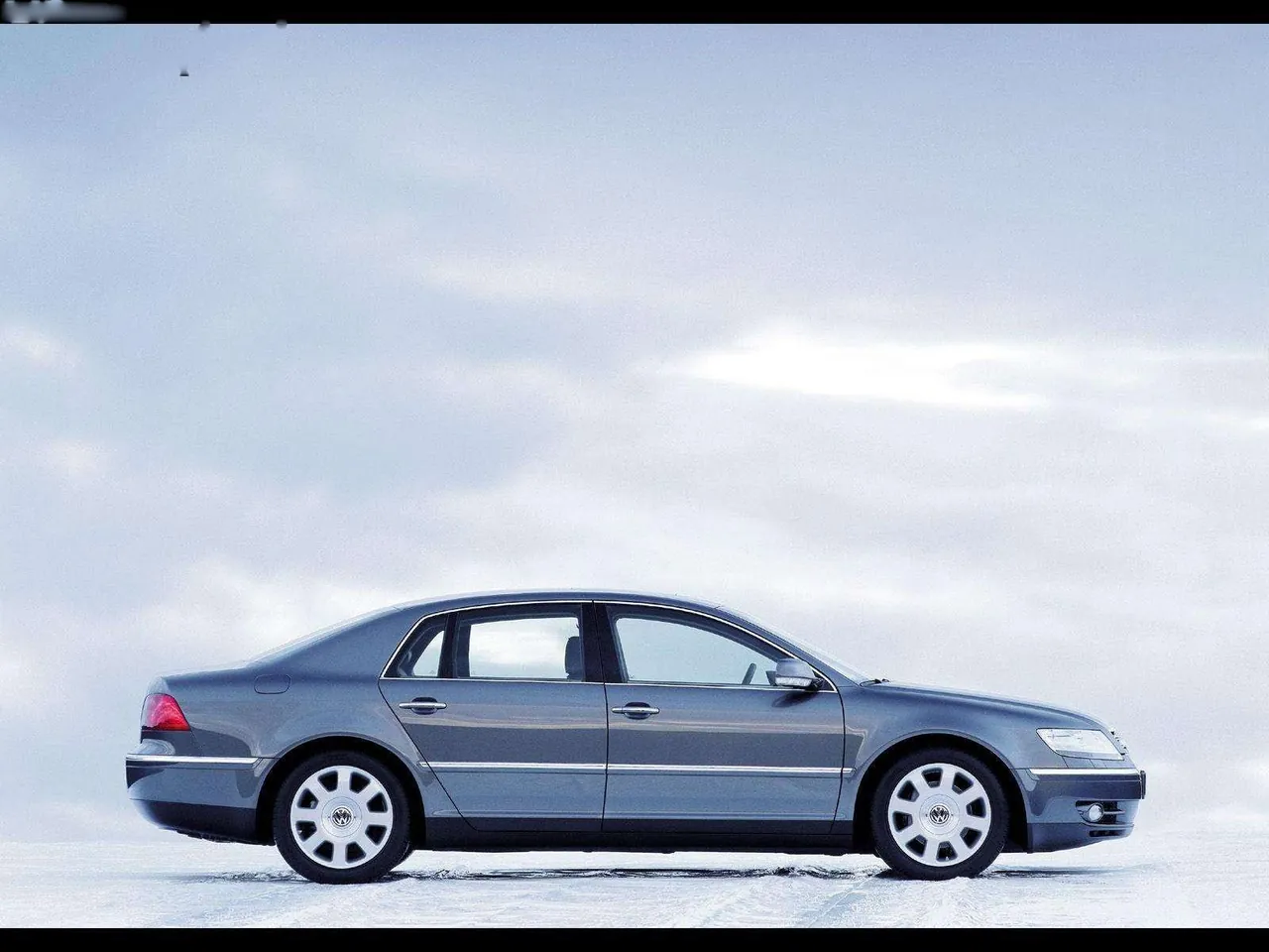 Volkswagen Phaeton (2002) - Side Profile