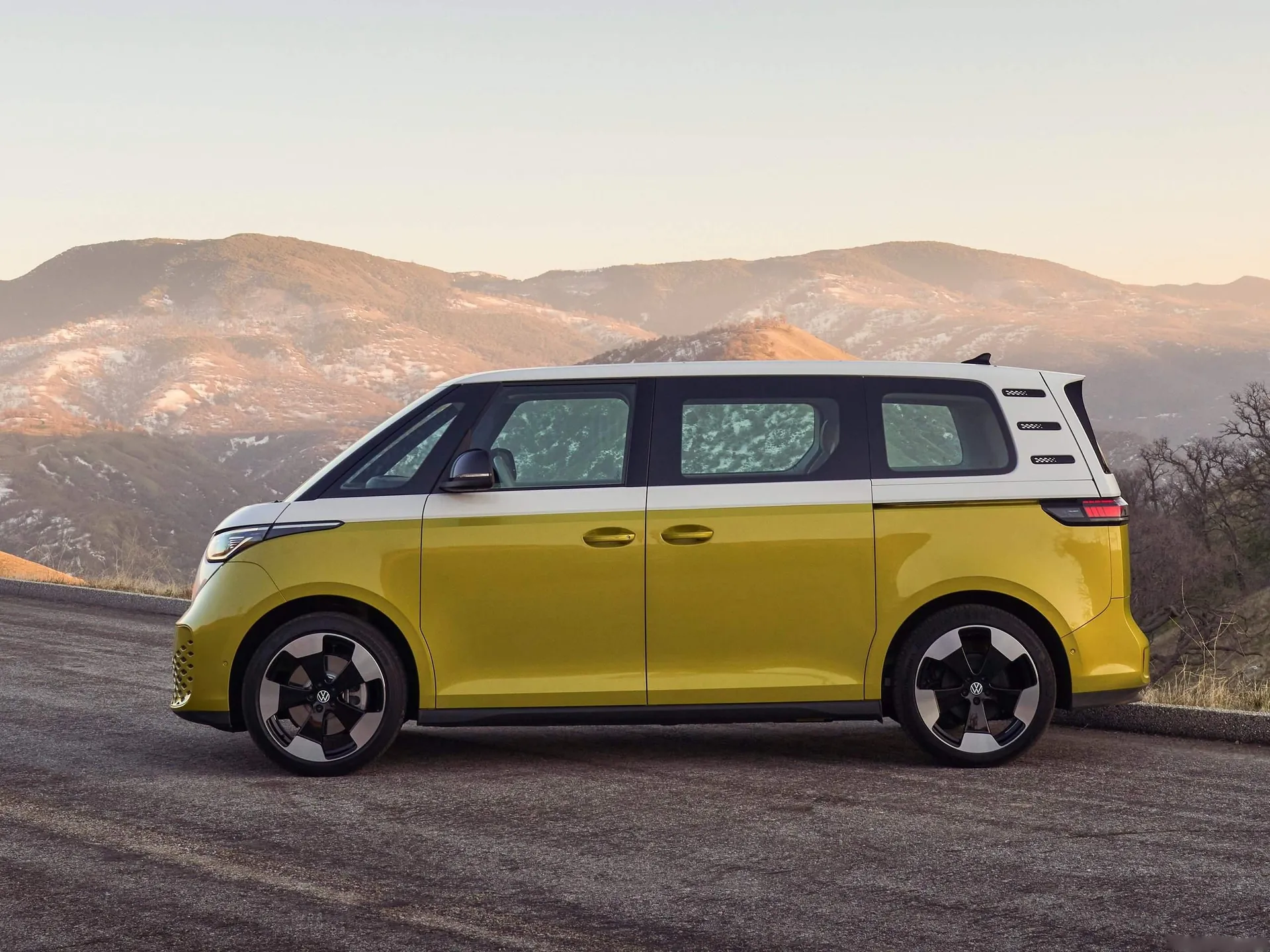 Volkswagen ID Buzz (2023) – boční profil