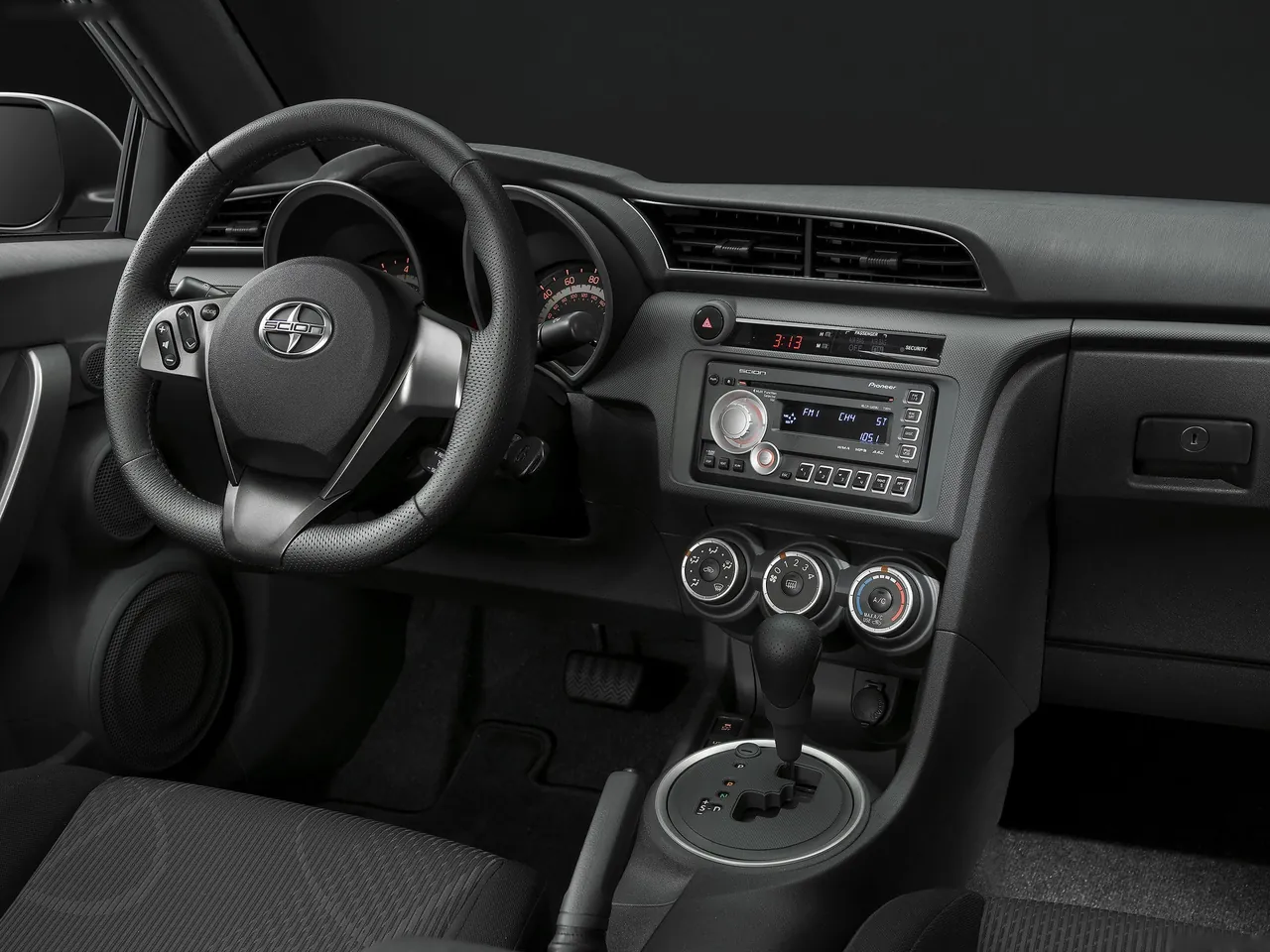 Scion tC (2011) – interiér