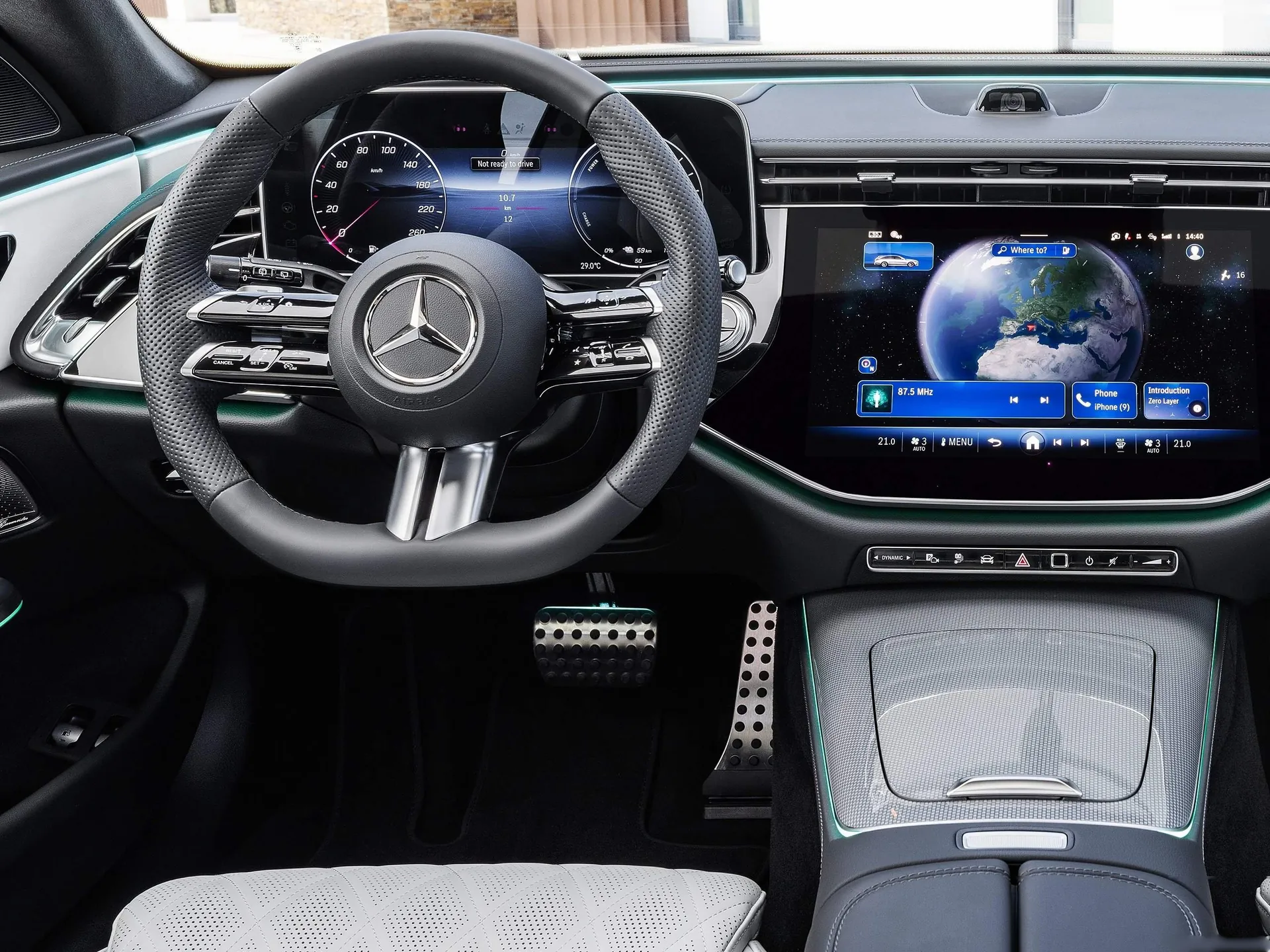Mercedes-Benz E-Class Estate (2024) – interiér