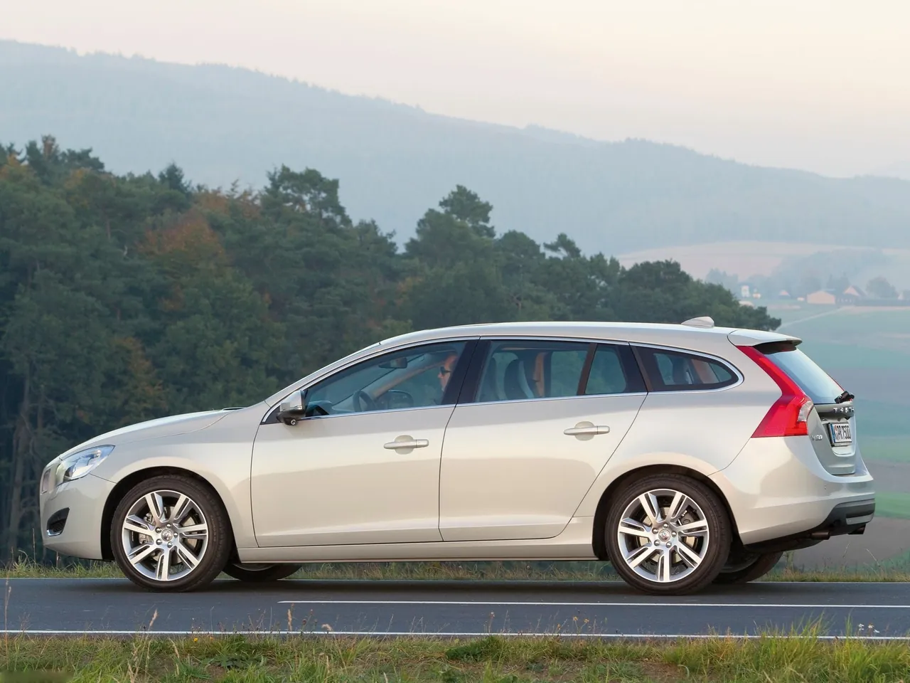 Volvo V60 (2011) – boční profil