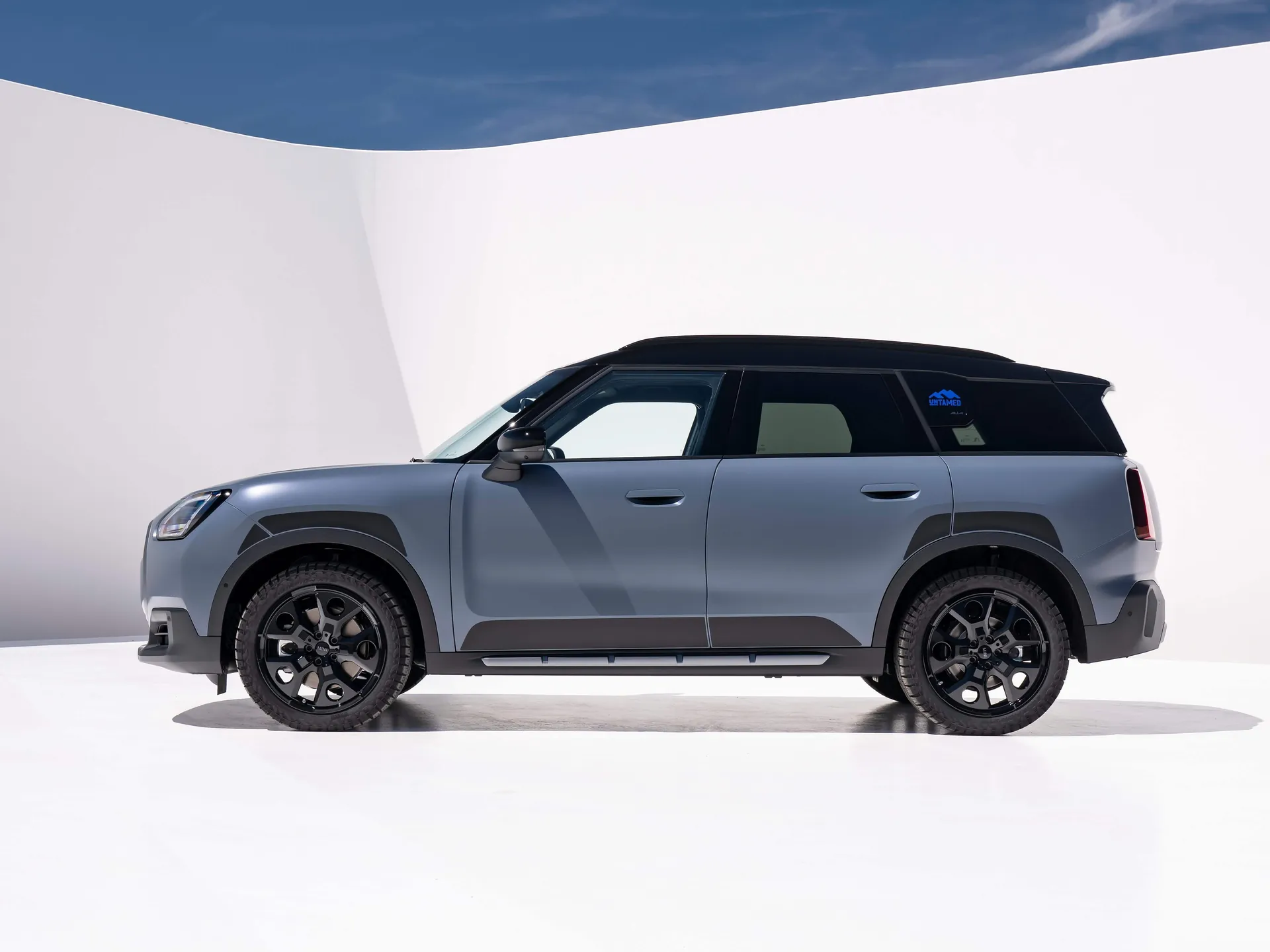Mini Countryman Untamed Edition (2027) – boční profil