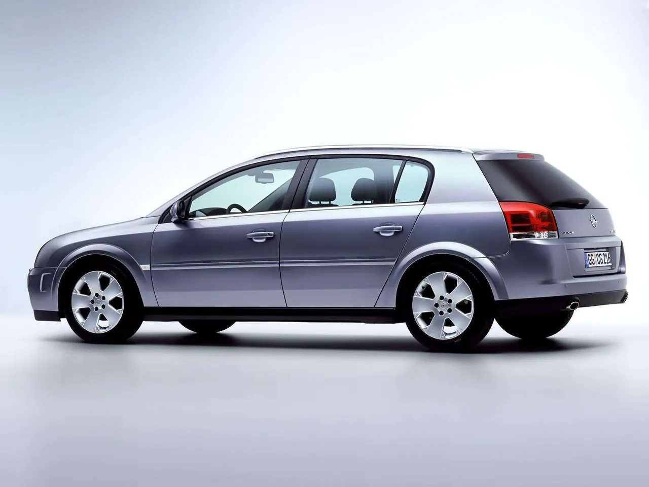 Opel Signum 3.2 V6 (2003) – zadní tříčtvrteční pohled