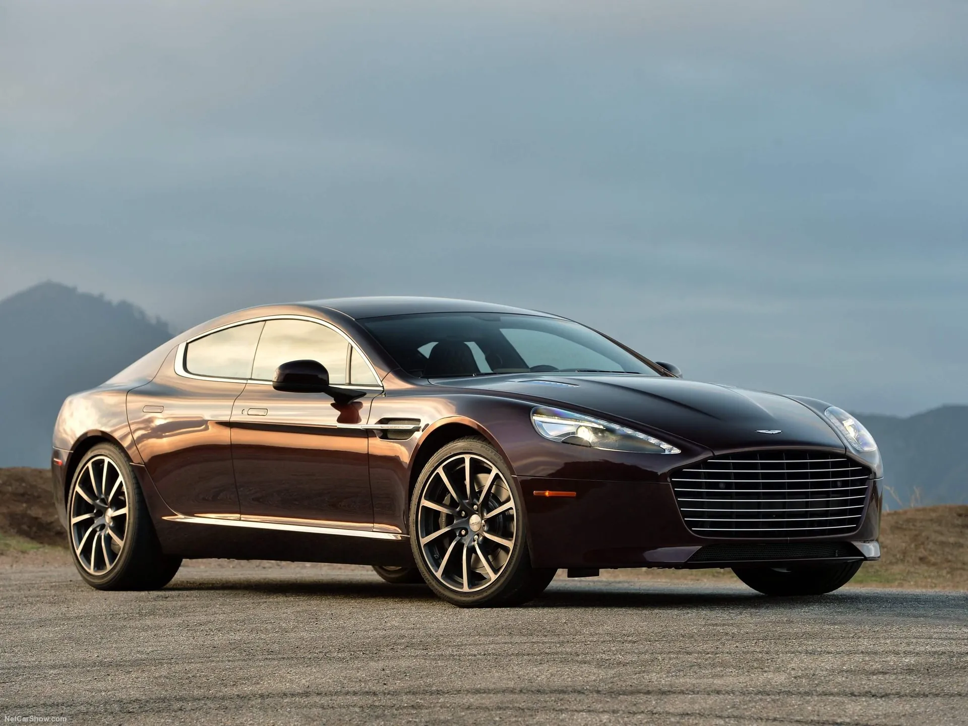 Aston Martin Rapide S (2015) – přední tříčtvrteční pohled