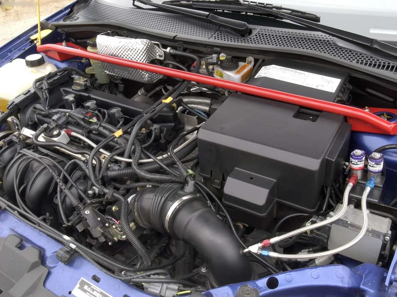 Saleen Ford Focus S121 N2O (2005) – motorový prostor