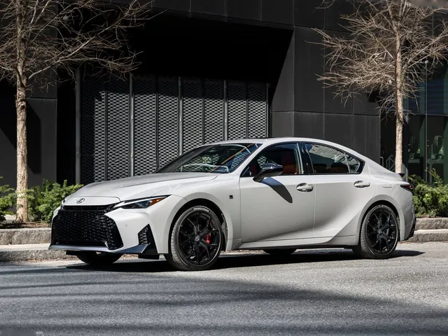 Lexus IS 350 (2026)
