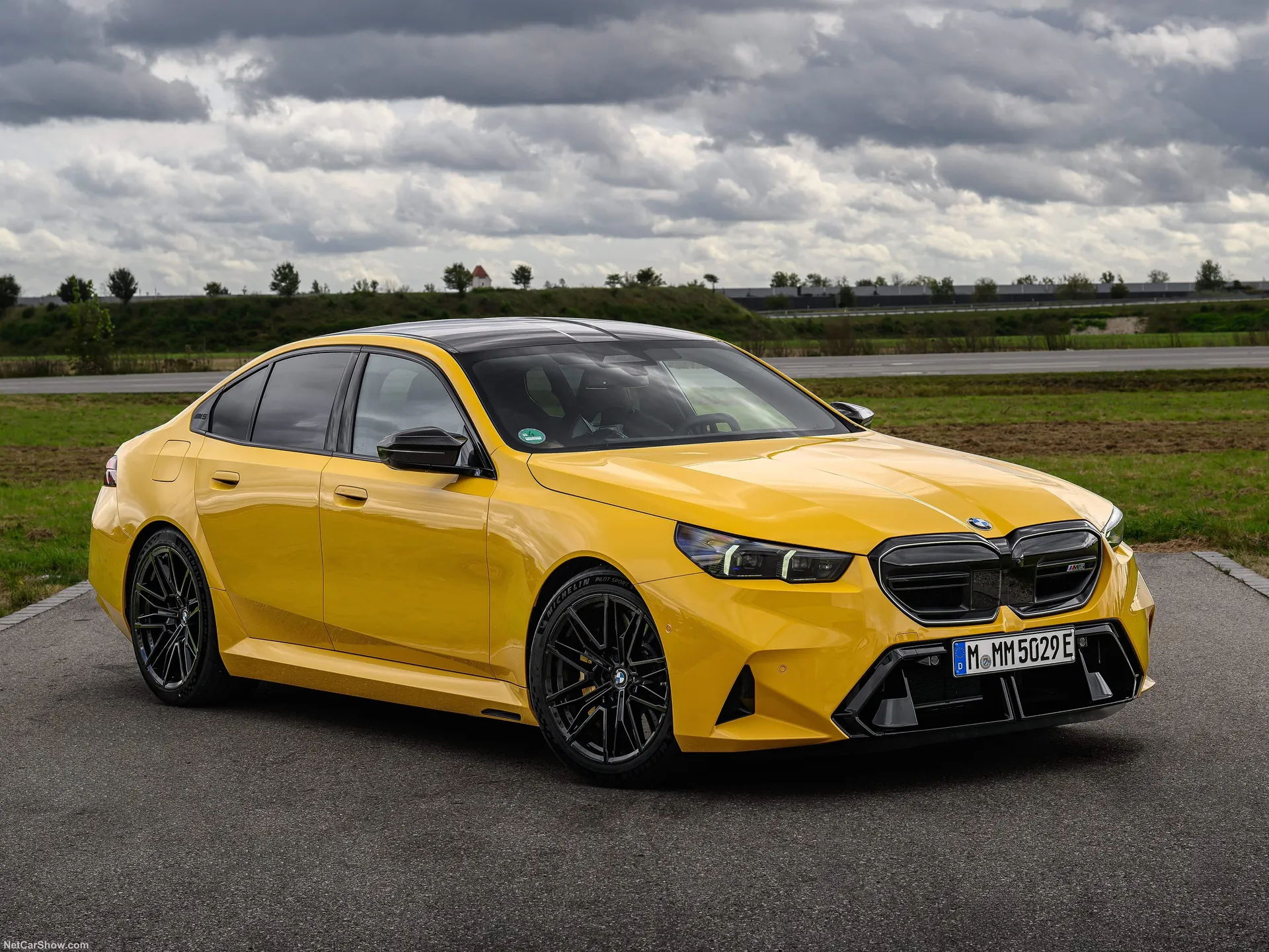 BMW M5 Speed Yellow (2025)