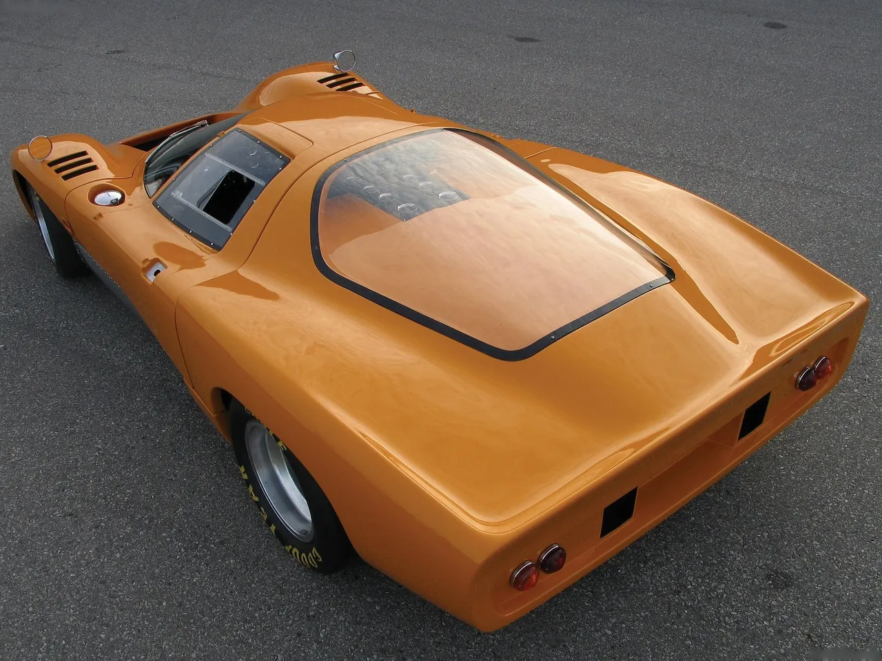 McLaren M6GT (1969) – zadní tříčtvrteční pohled
