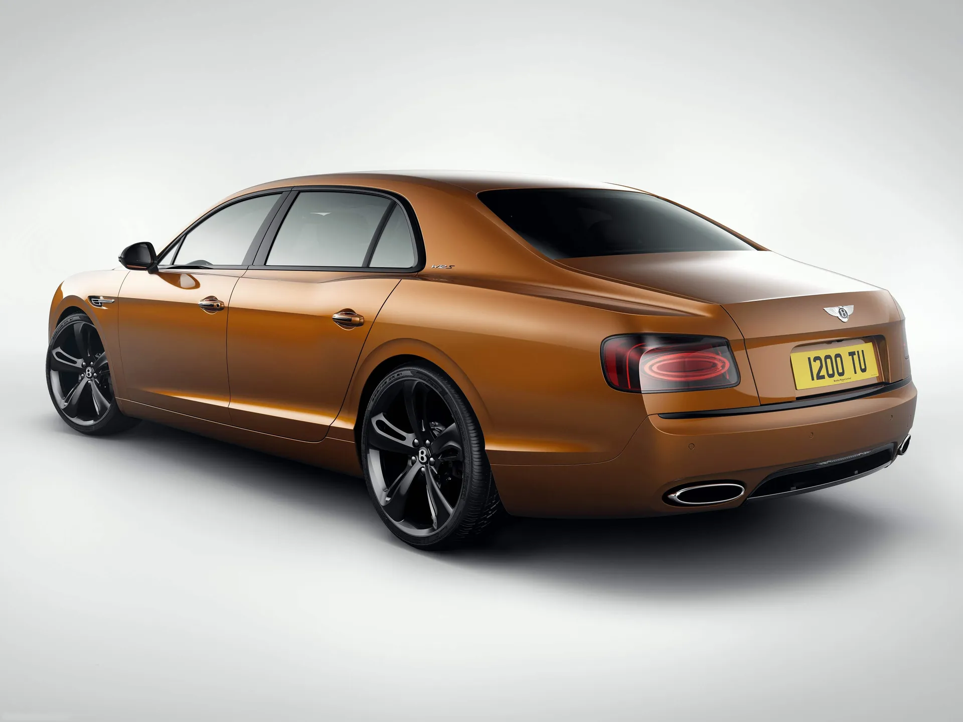 Bentley Flying Spur W12 S (2017) – zadní tříčtvrteční pohled