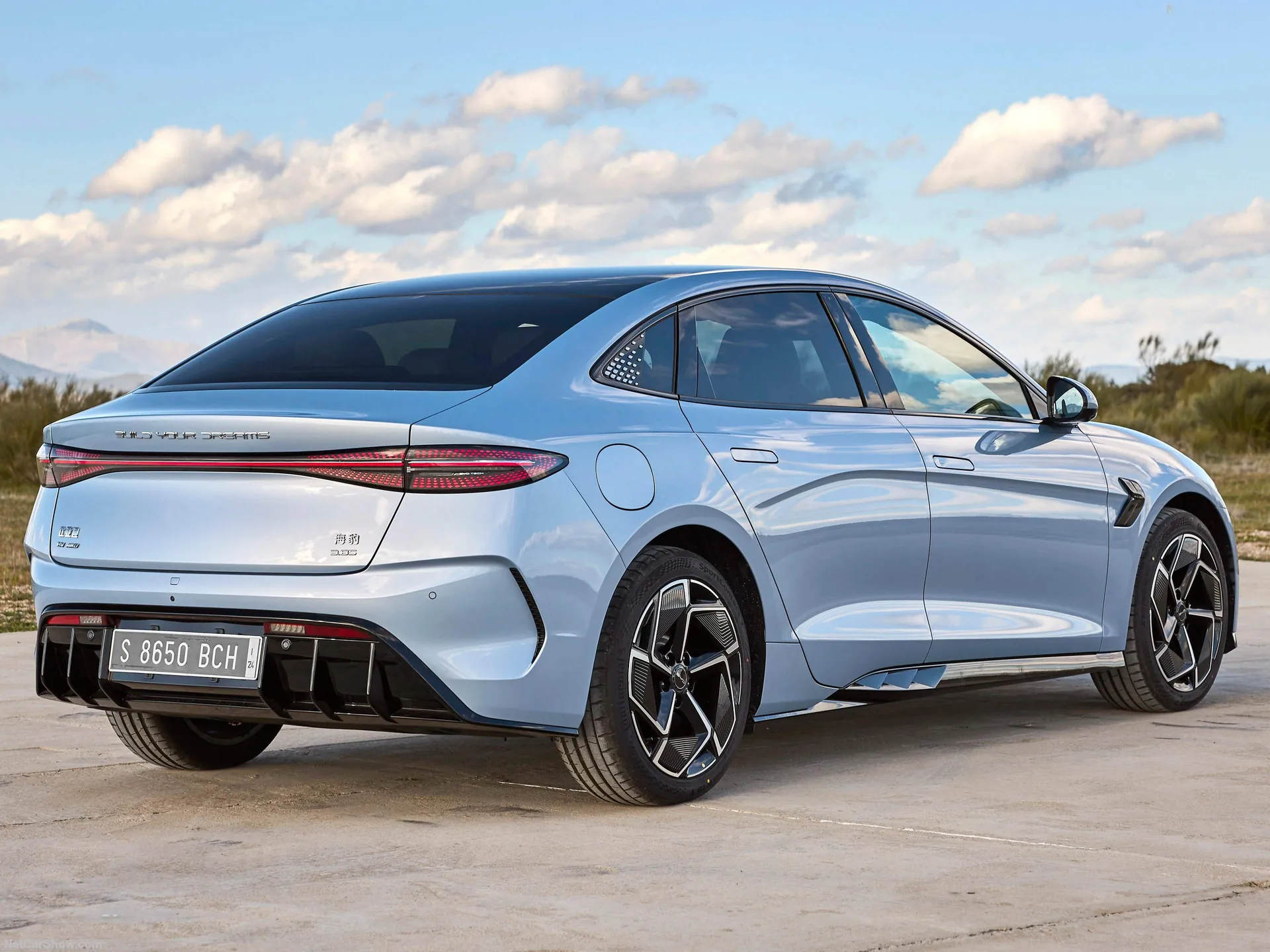 BYD Seal (2024) – zadní tříčtvrteční pohled
