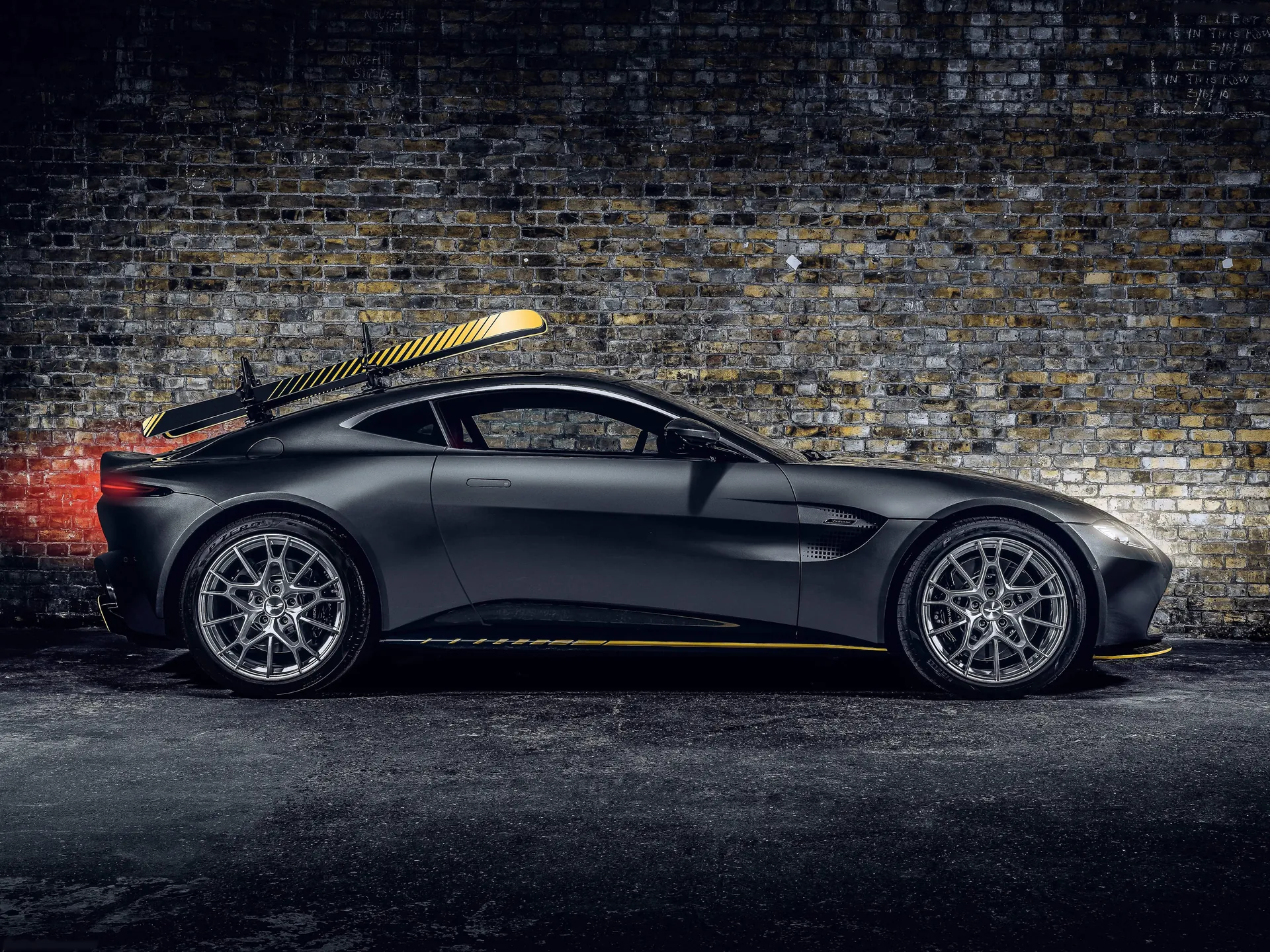 Aston Martin Vantage 007 Edition (2021) - Side Profile