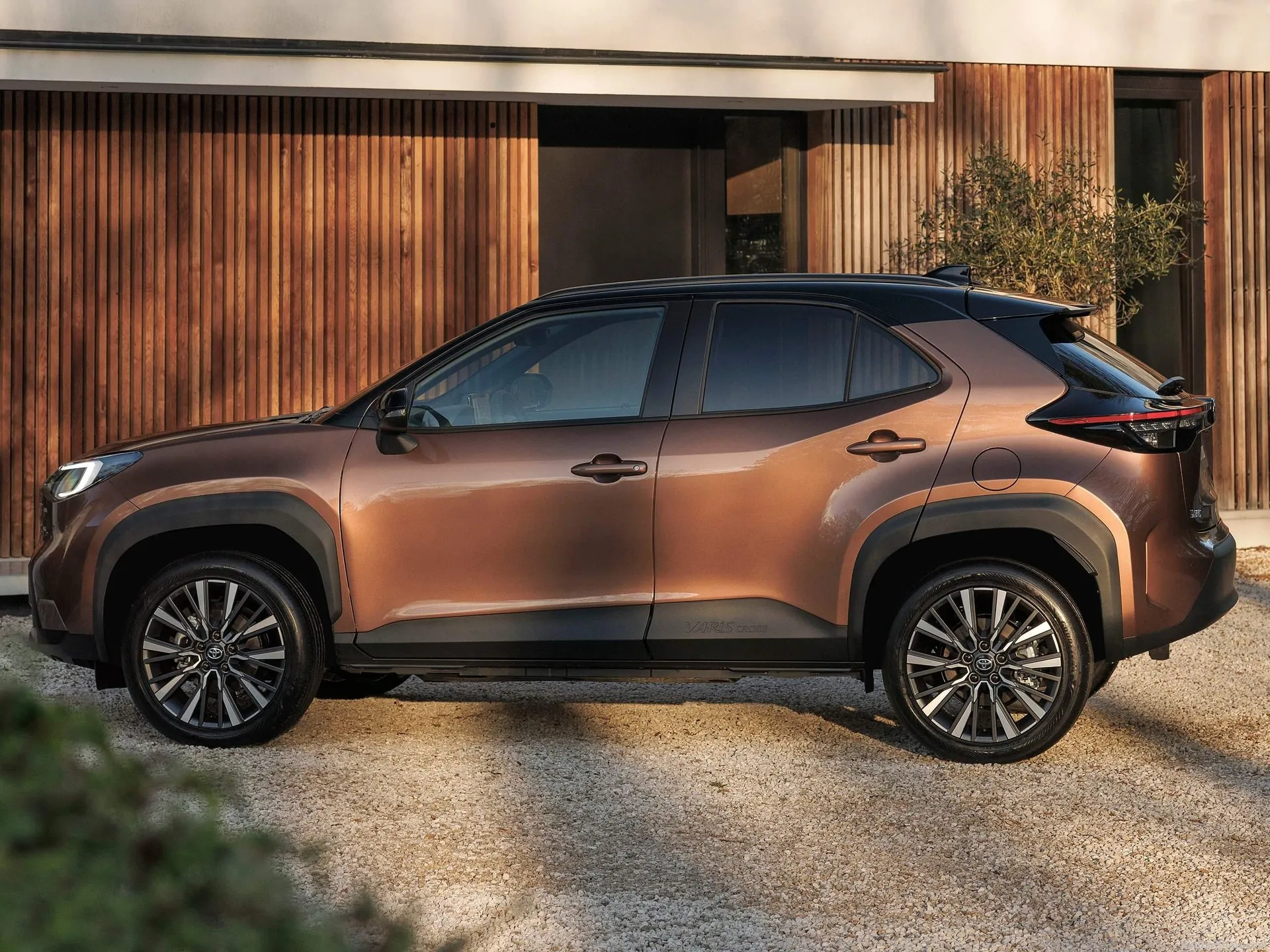 Toyota Yaris Cross (2027) – boční profil