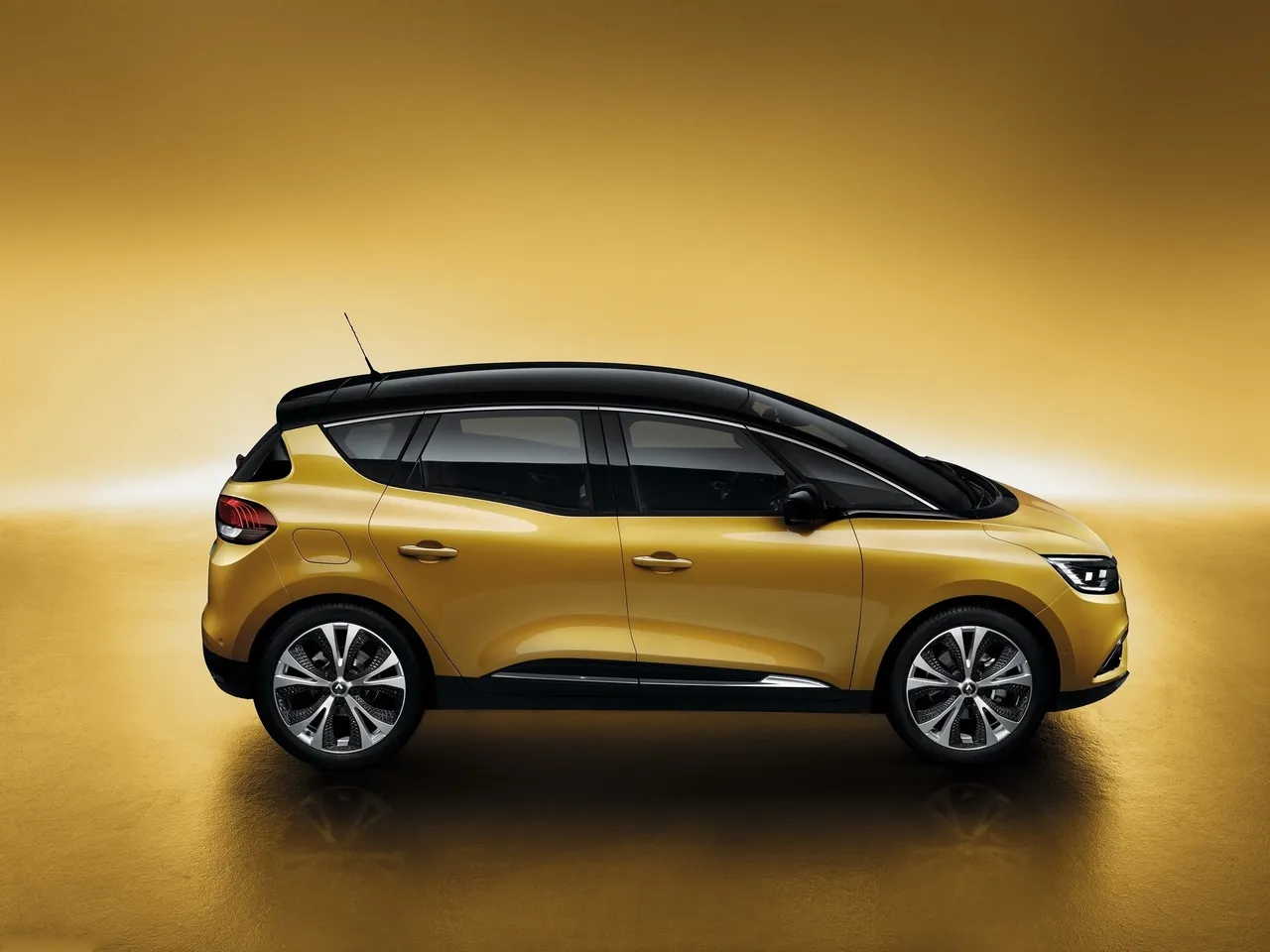 Renault Scenic (2017) – boční profil