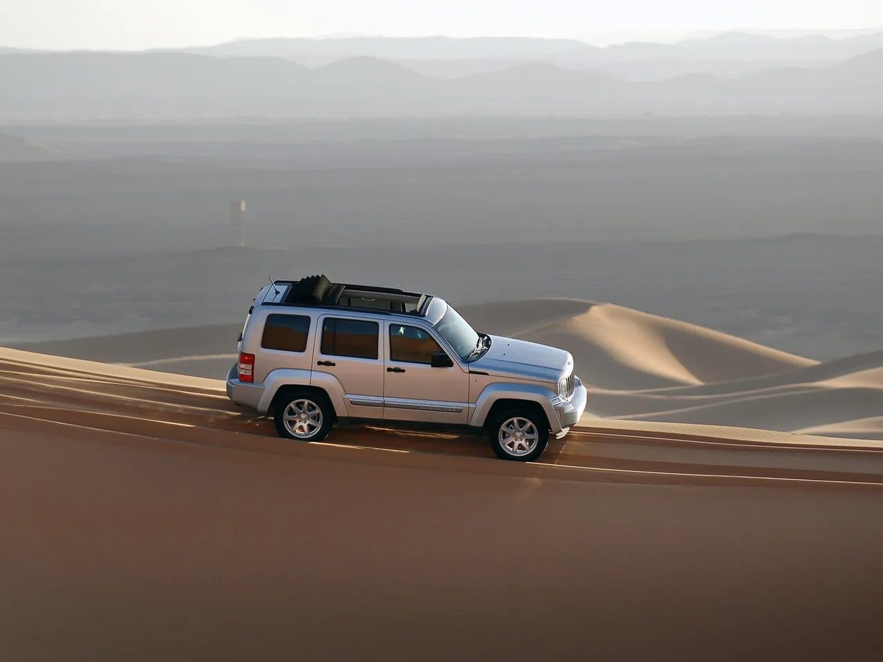 Jeep Cherokee (2008) – boční profil