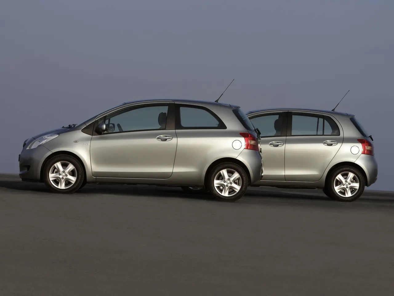 Toyota Yaris (2006) – boční profil