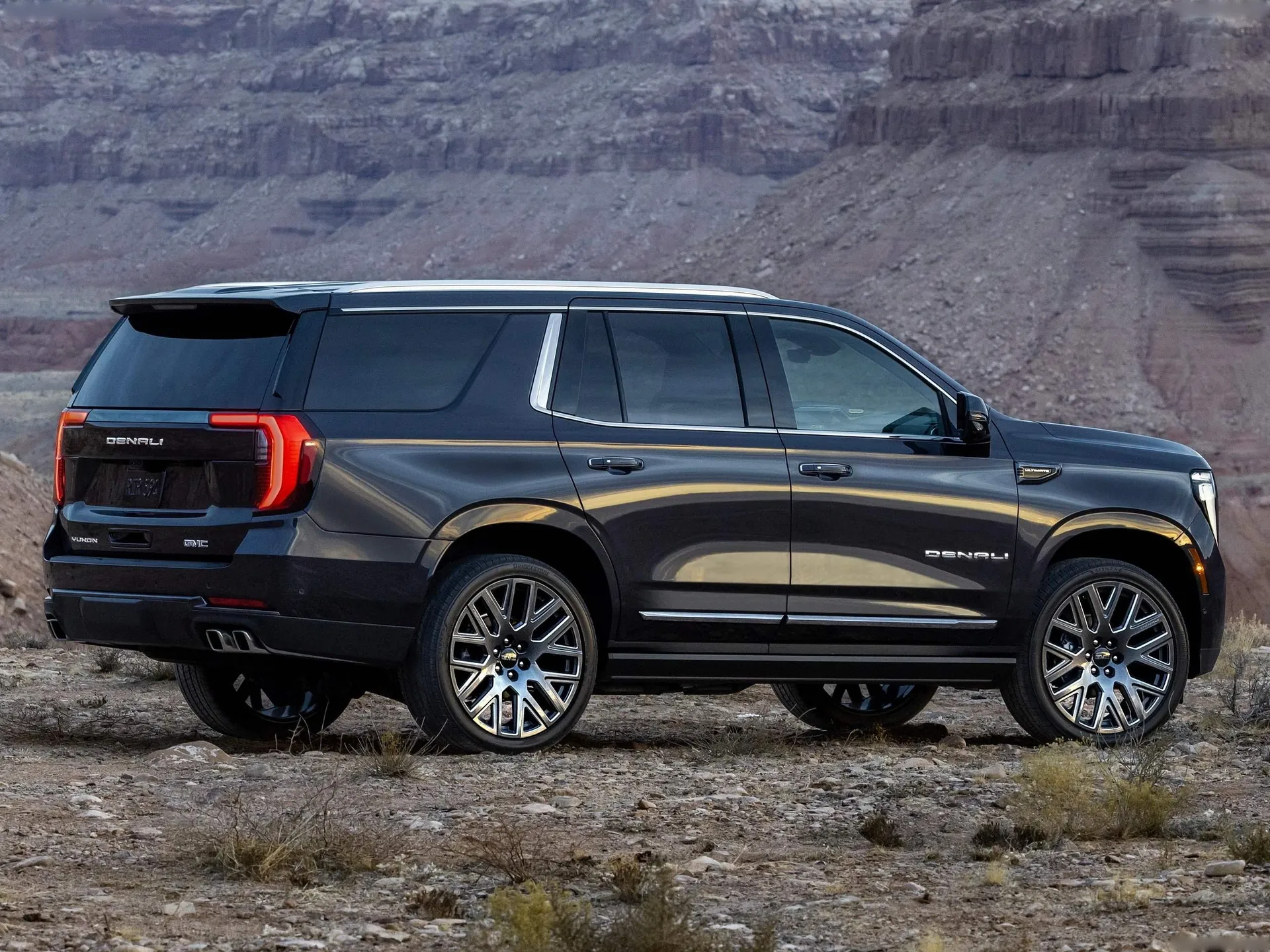 GMC Yukon Denali (2025) – zadní tříčtvrteční pohled