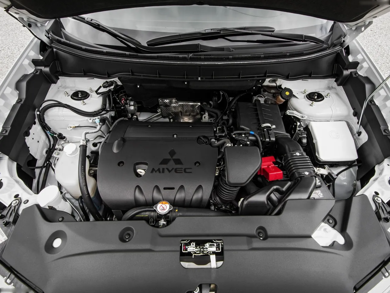 Mitsubishi Outlander Sport (2016) – motorový prostor