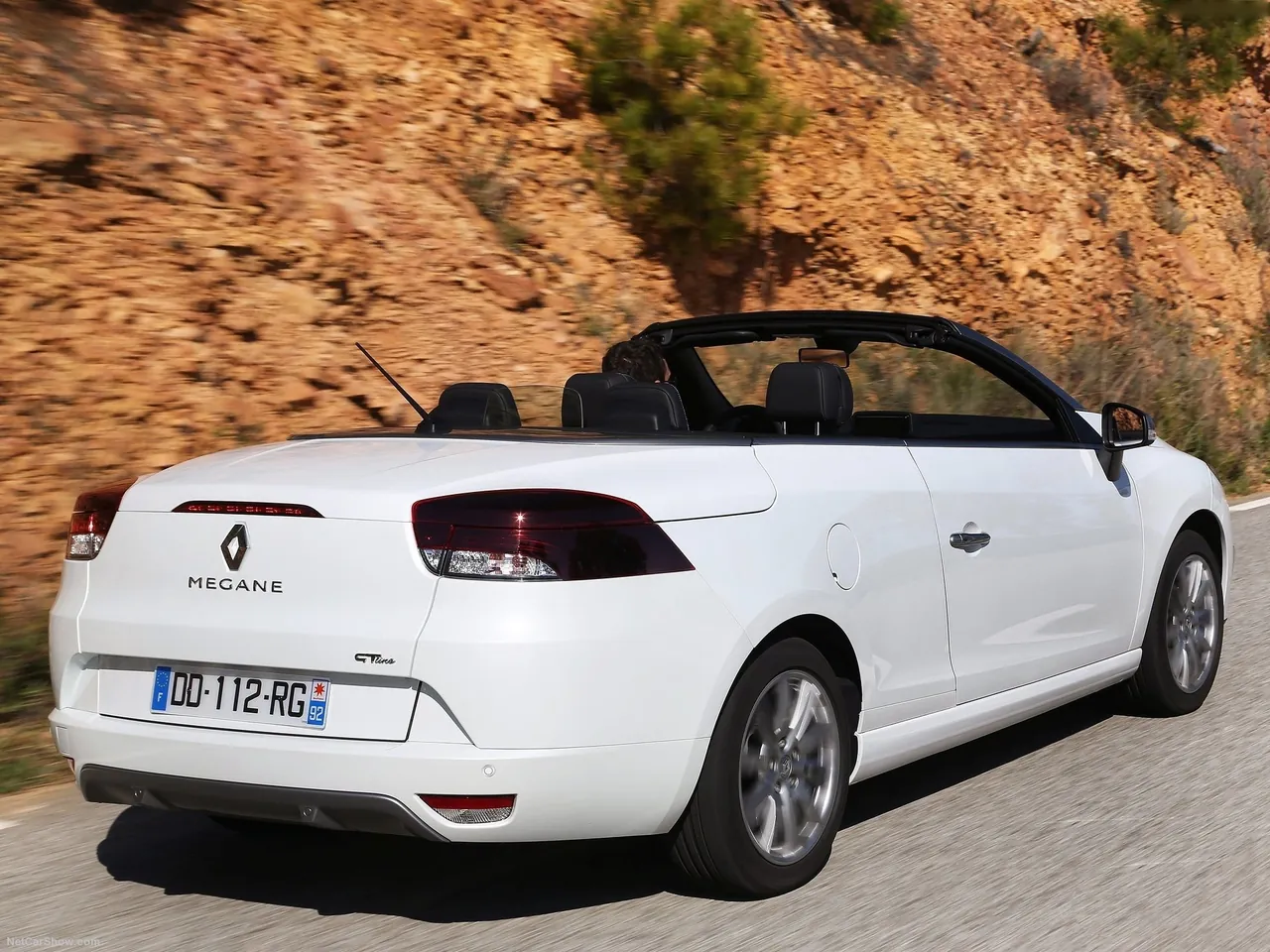 Renault Megane Coupe-Cabriolet (2015) – zadní tříčtvrteční pohled