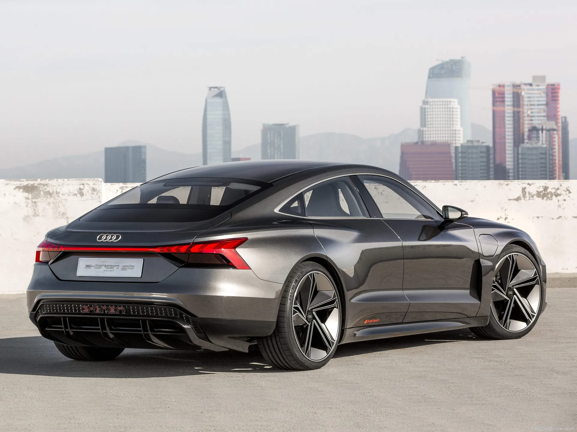 Audi e-tron GT Concept (2018) – zadní tříčtvrteční pohled