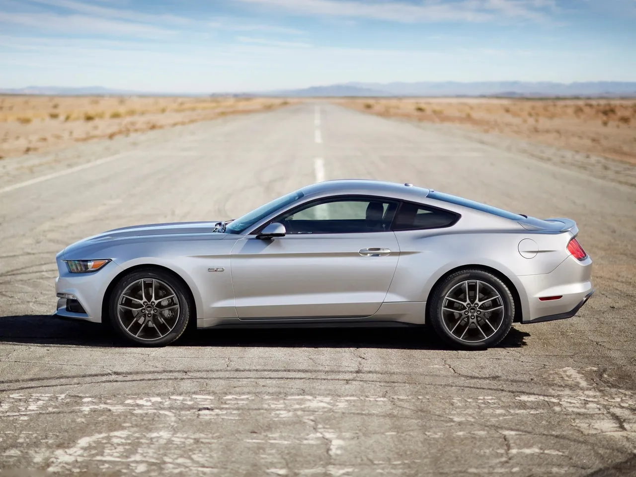 Ford Mustang GT (2015) – boční profil