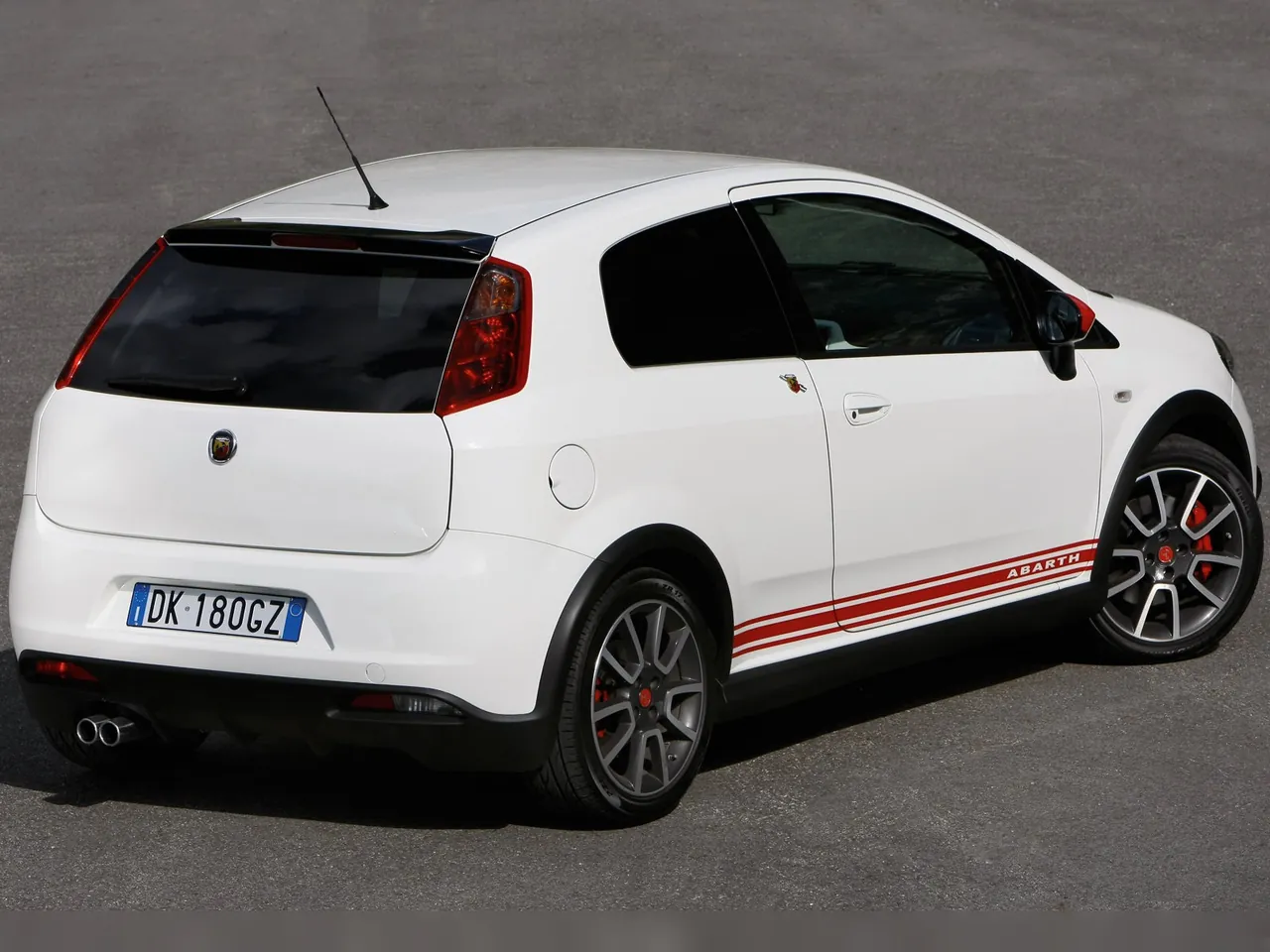 Fiat Grande Punto Abarth (2008) – zadní tříčtvrteční pohled