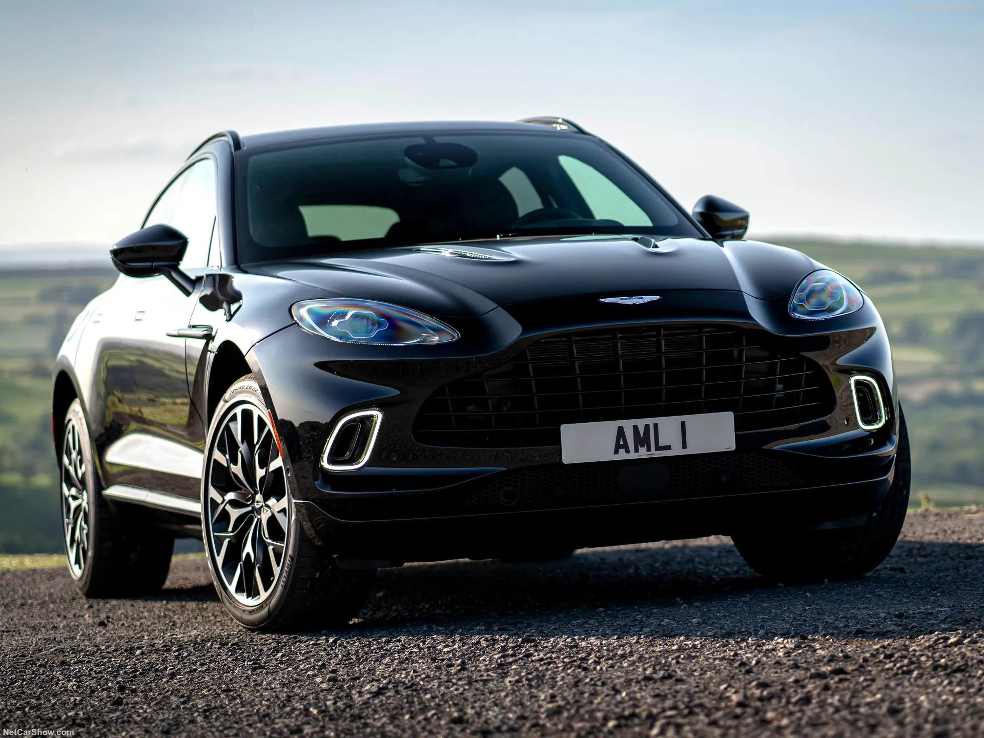Aston Martin DBX (2021)