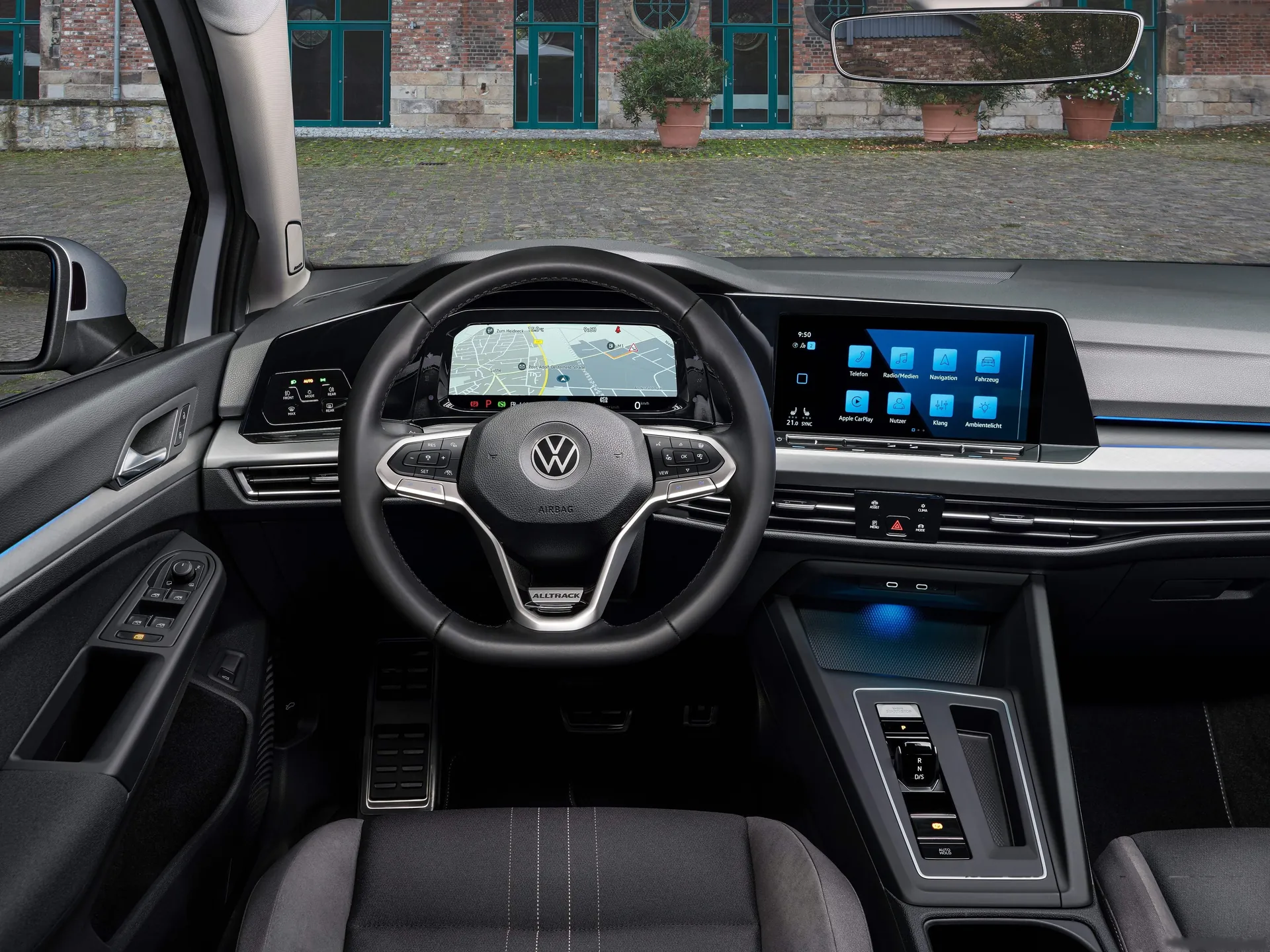 Volkswagen Golf Alltrack (2021) - Interior