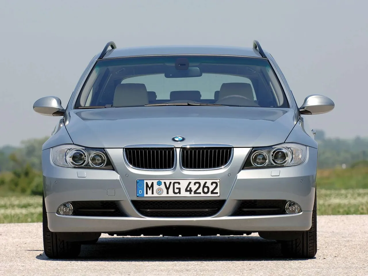 BMW 320d Touring (2006) – zepředu