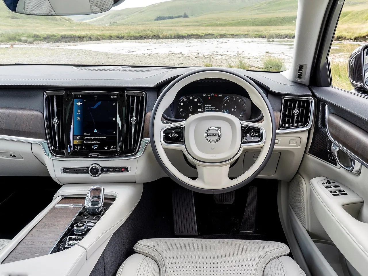 Volvo V90 (2020) – interiér