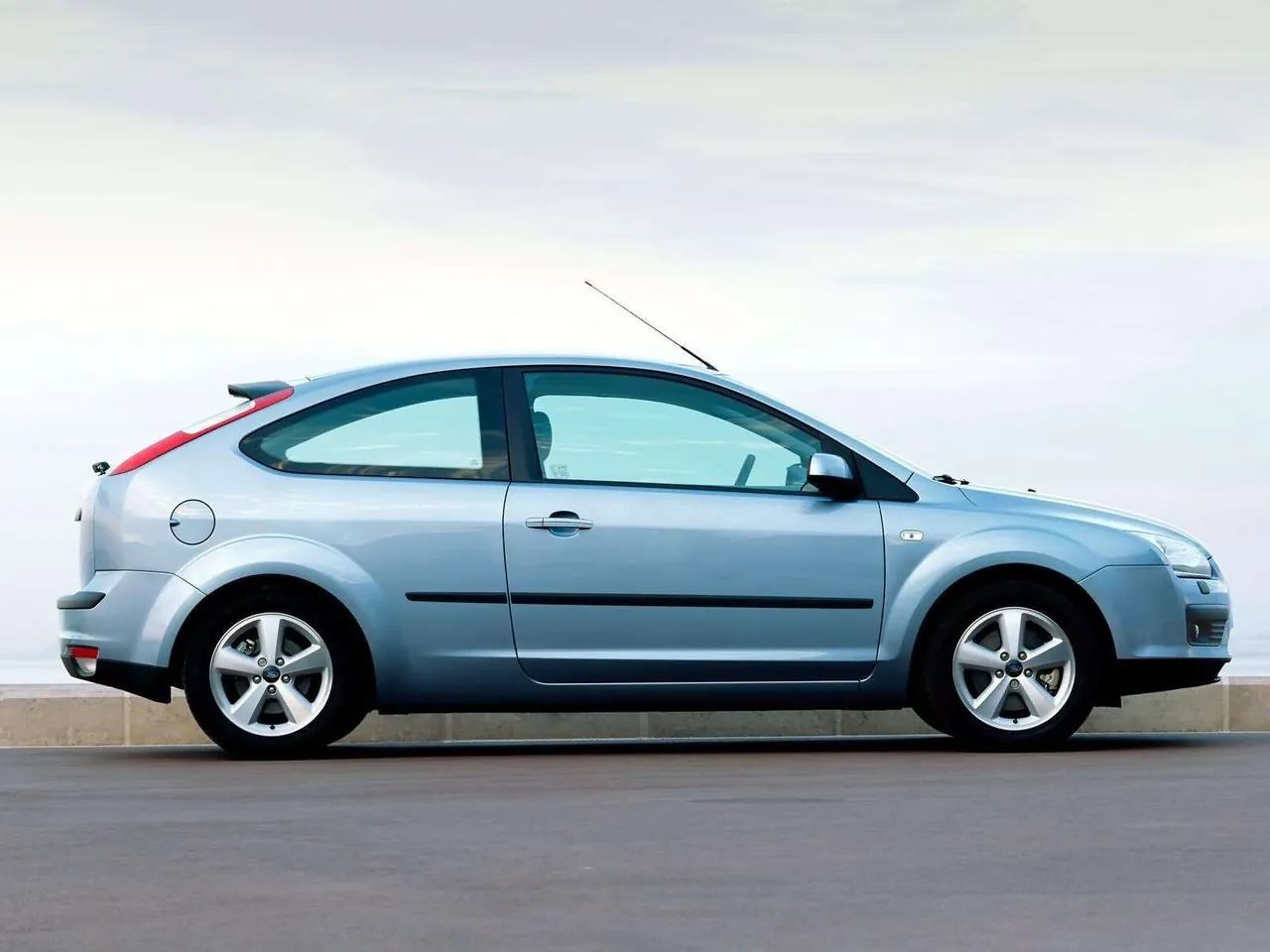 Ford Focus 3door [EU] (2004) – boční profil