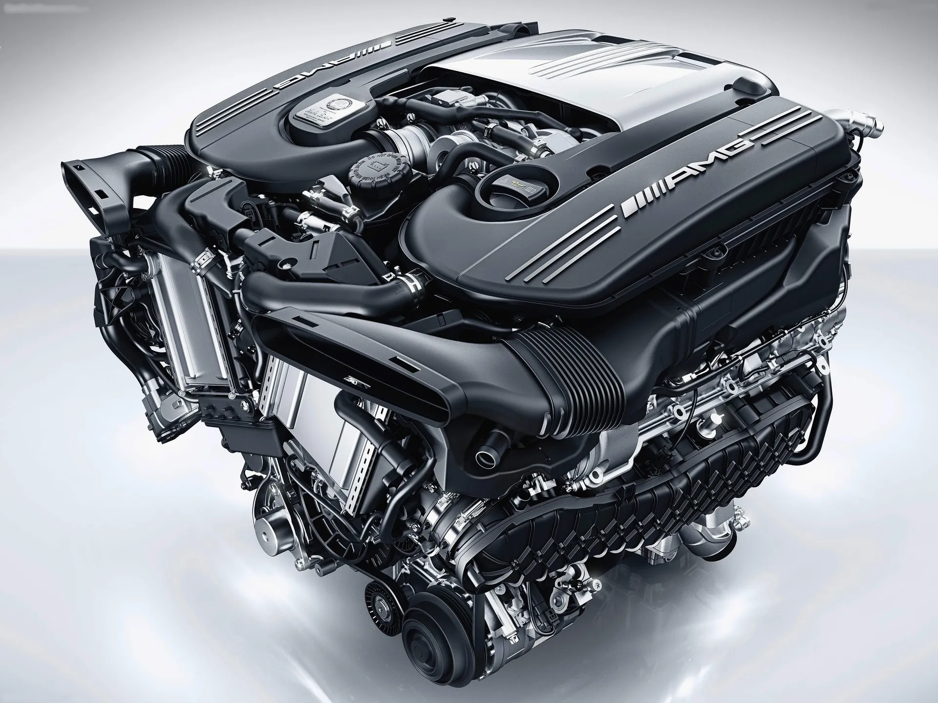 Mercedes-Benz C63 AMG Coupe (2017) – motor