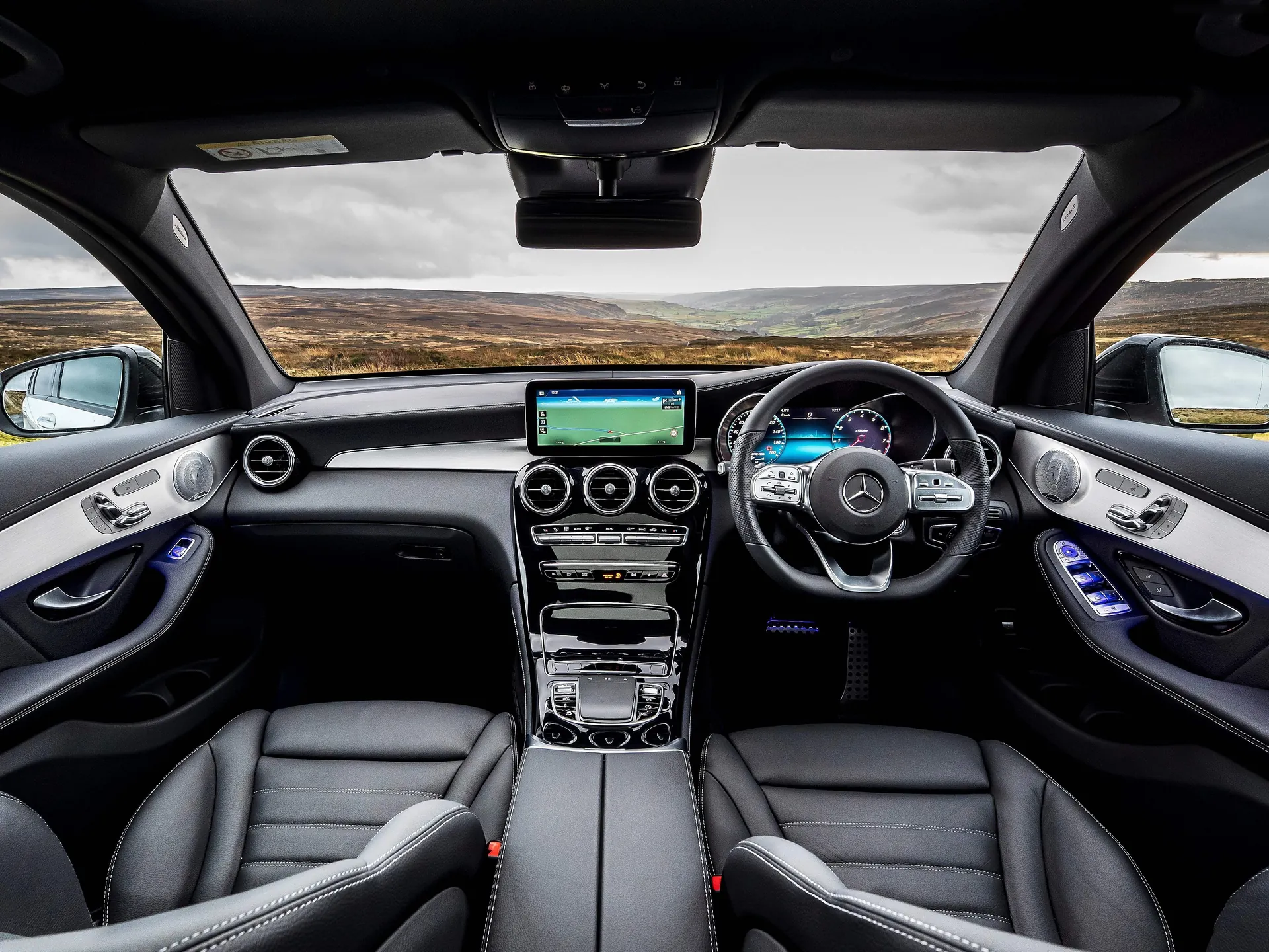 Mercedes-Benz GLC43 AMG Coupe [UK] (2020) – interiér
