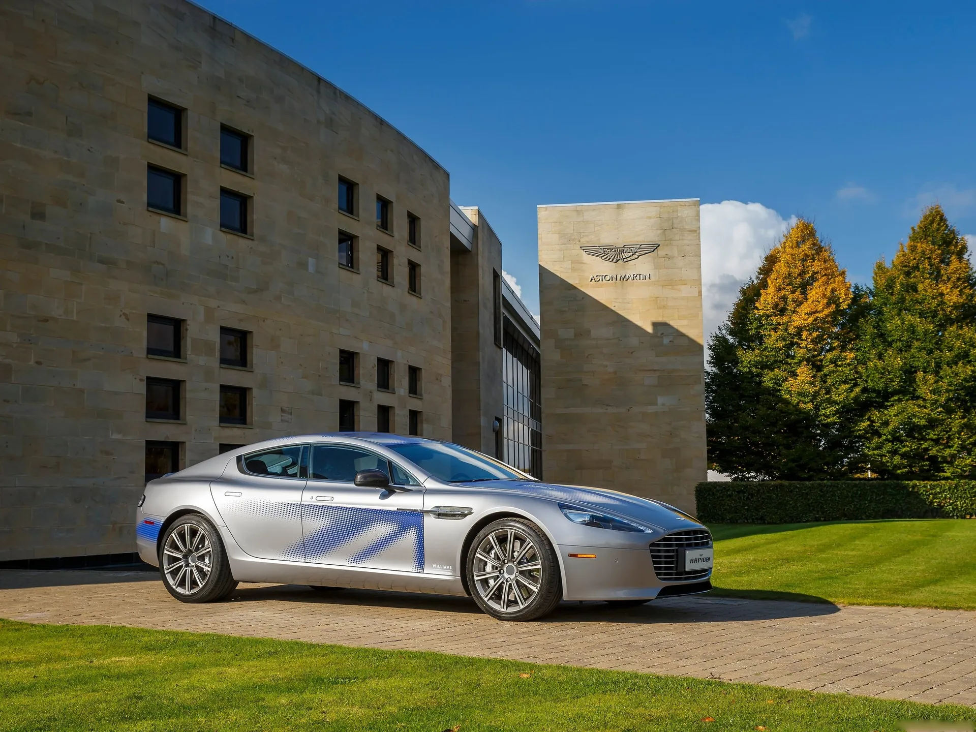 Aston Martin RapidE Concept (2015)
