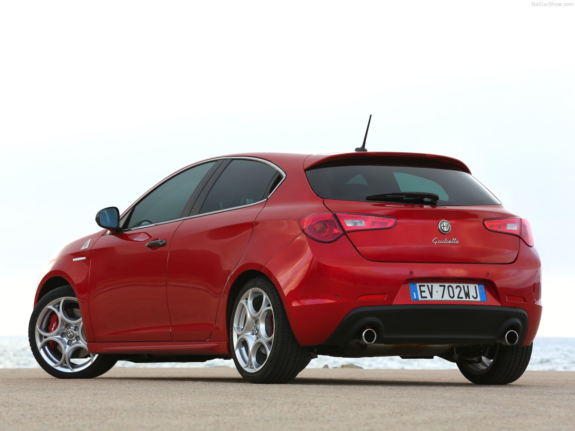 Alfa Romeo Giulietta Quadrifoglio Verde (2014) - Rear Three-Quarter