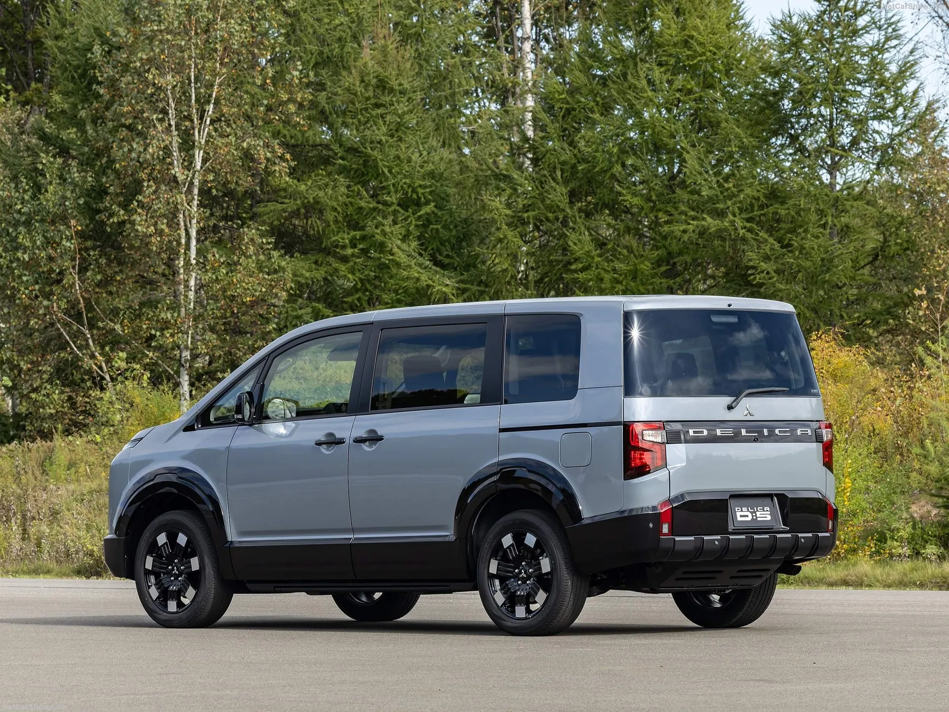 Mitsubishi Delica D5 Concept (2025) – zadní tříčtvrteční pohled