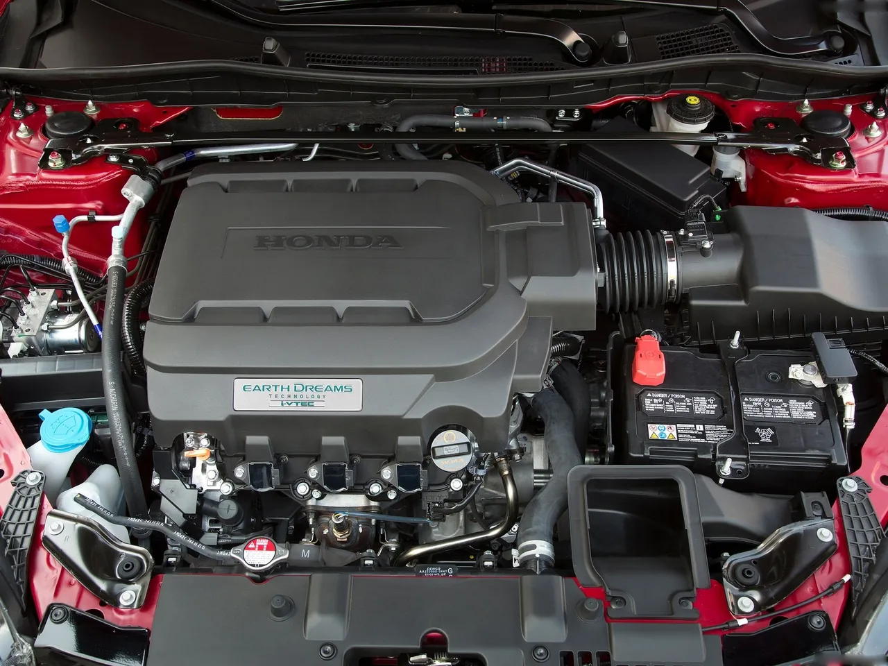 Honda Accord Coupe (2013) – motorový prostor
