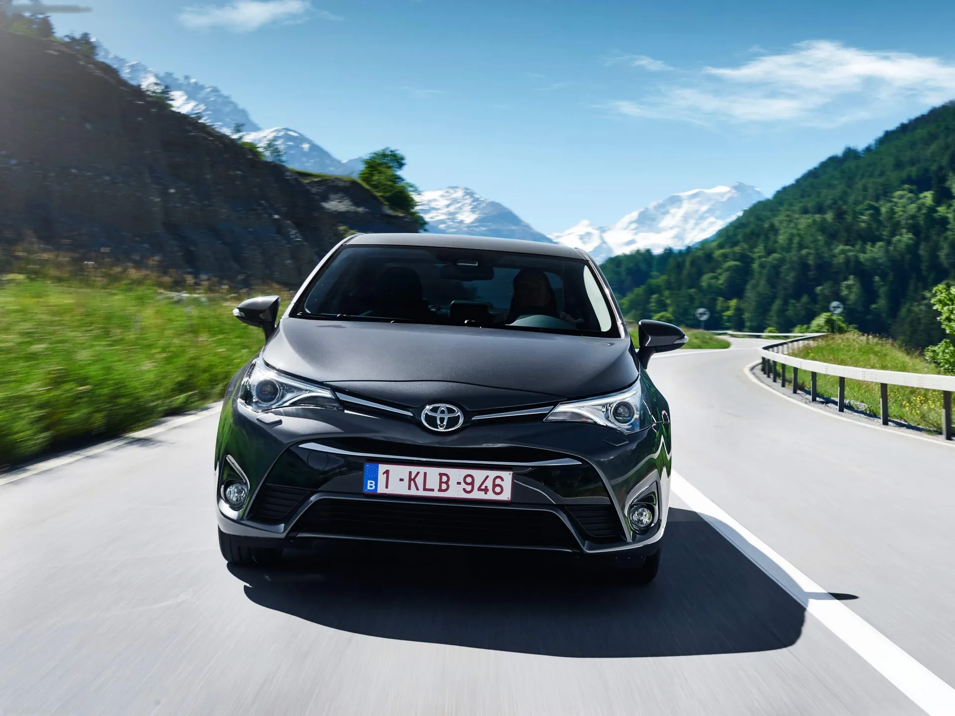 Toyota Avensis (2016) - Front