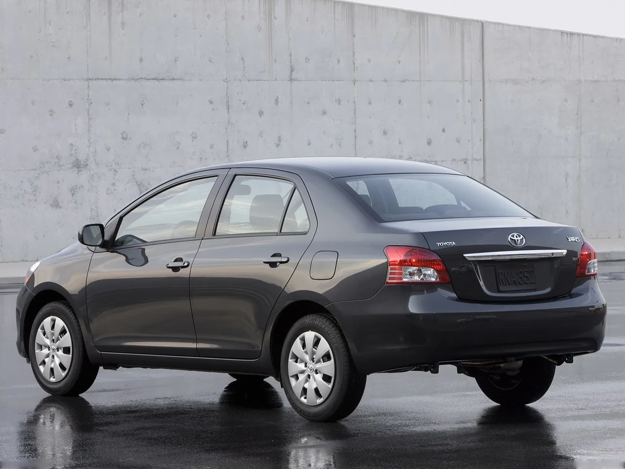 Toyota Yaris Sedan (2009) - Rear Three-Quarter